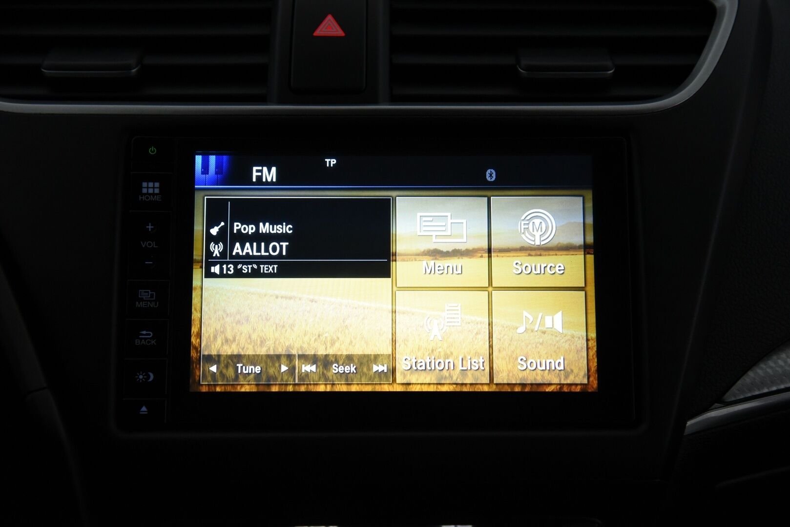 Honda Civic 2017 Tourer 1,8i Elegance Plus / P. Kamera / Navi / Merkkihuollettu / Vakkari / 2x Renkaat - Suomi-auto täydellisellä merkkiliikkeen huoltokirjalla!