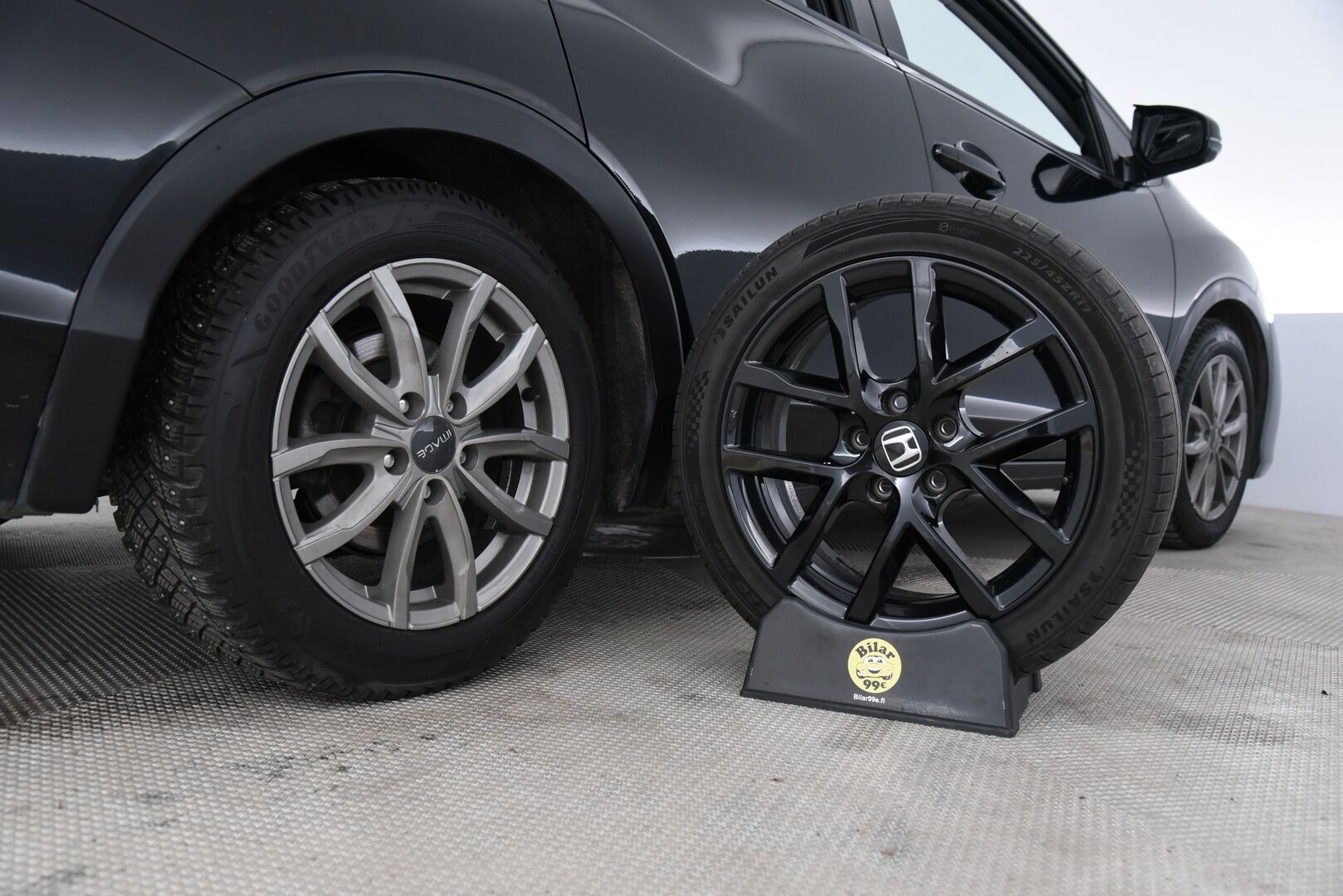 Honda Civic 2017 Tourer 1,8i Elegance Plus / P. Kamera / Navi / Merkkihuollettu / Vakkari / 2x Renkaat - Suomi-auto täydellisellä merkkiliikkeen huoltokirjalla!