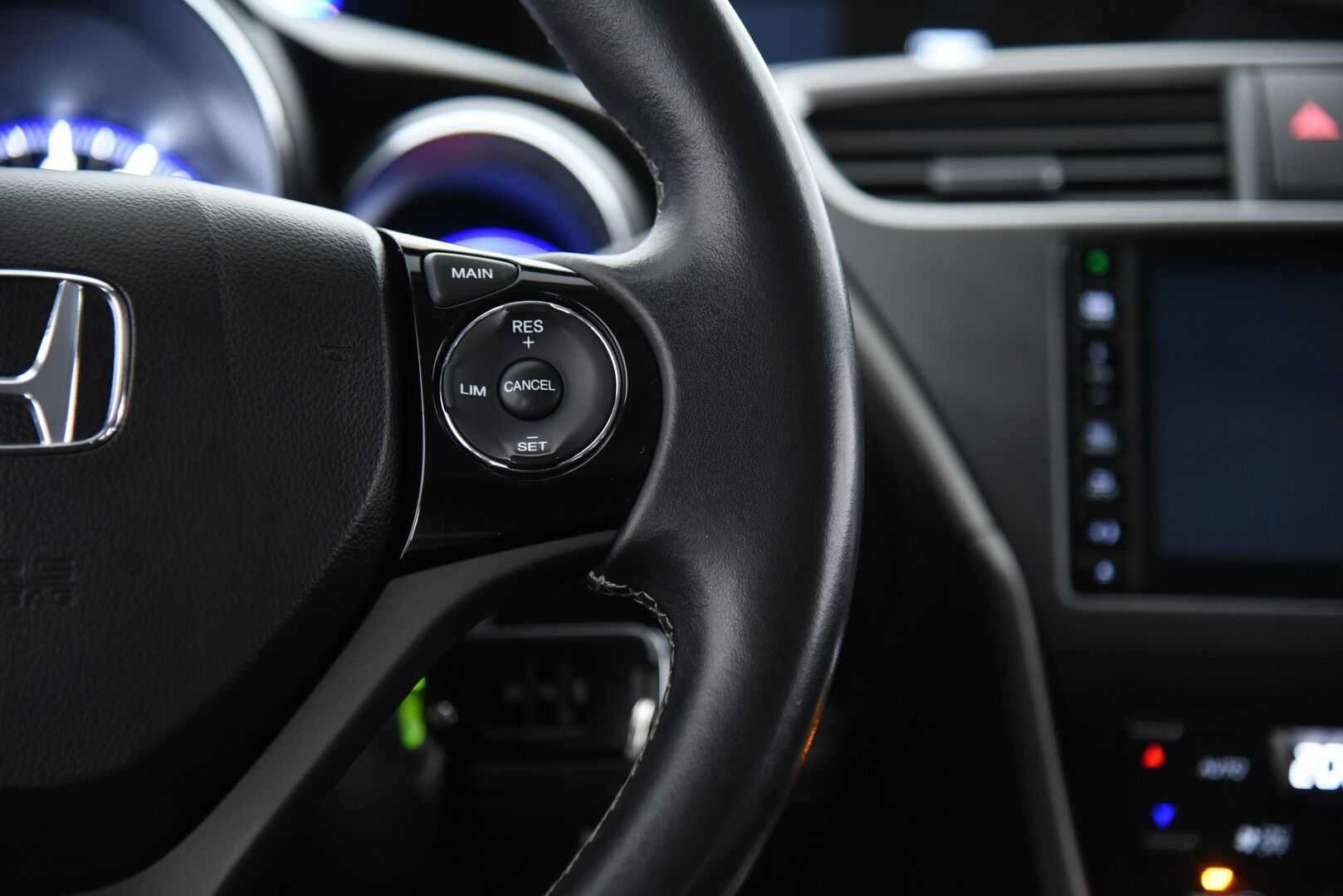 Honda Civic 2017 Tourer 1,8i Elegance Plus / P. Kamera / Navi / Merkkihuollettu / Vakkari / 2x Renkaat - Suomi-auto täydellisellä merkkiliikkeen huoltokirjalla!