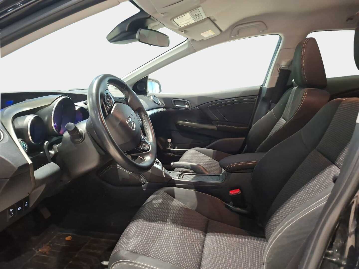 Honda Civic 2017 Tourer 1,8i Elegance Plus / P. Kamera / Navi / Merkkihuollettu / Vakkari / 2x Renkaat - Suomi-auto täydellisellä merkkiliikkeen huoltokirjalla! - Osta nyt, maksa vasta ensi vuonna