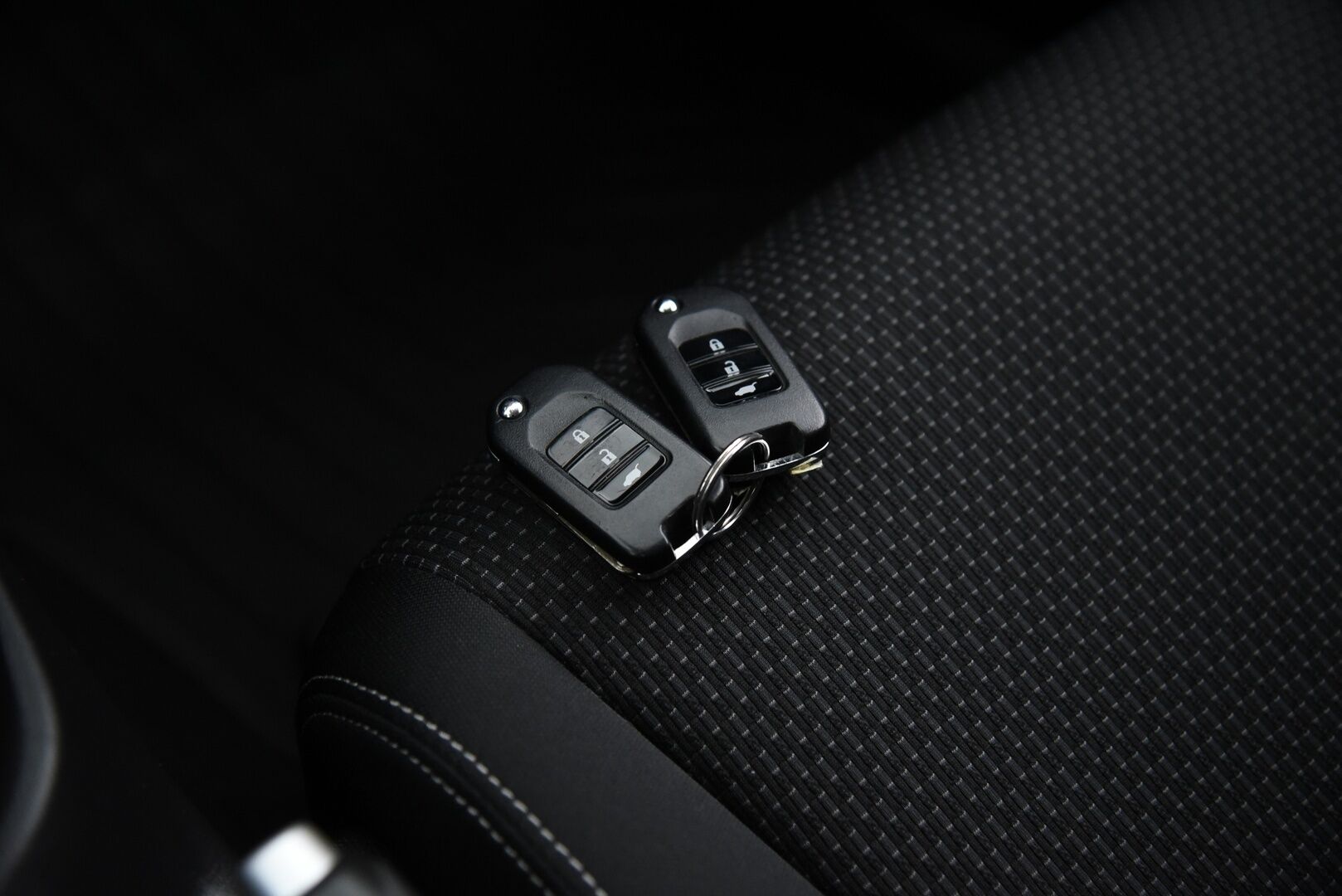 Honda Civic 2017 Tourer 1,8i Elegance Plus / P. Kamera / Navi / Merkkihuollettu / Vakkari / 2x Renkaat - Suomi-auto täydellisellä merkkiliikkeen huoltokirjalla!