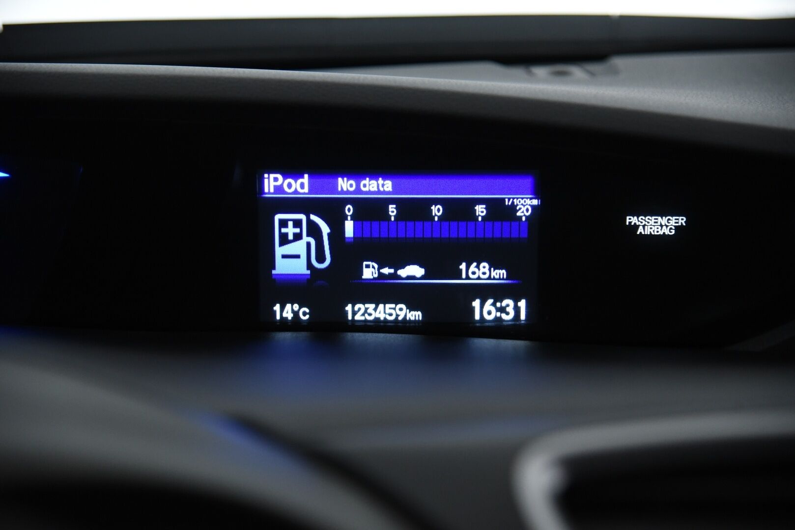 Honda Civic 2017 Tourer 1,8i Elegance Plus / P. Kamera / Navi / Merkkihuollettu / Vakkari / 2x Renkaat - Suomi-auto täydellisellä merkkiliikkeen huoltokirjalla!