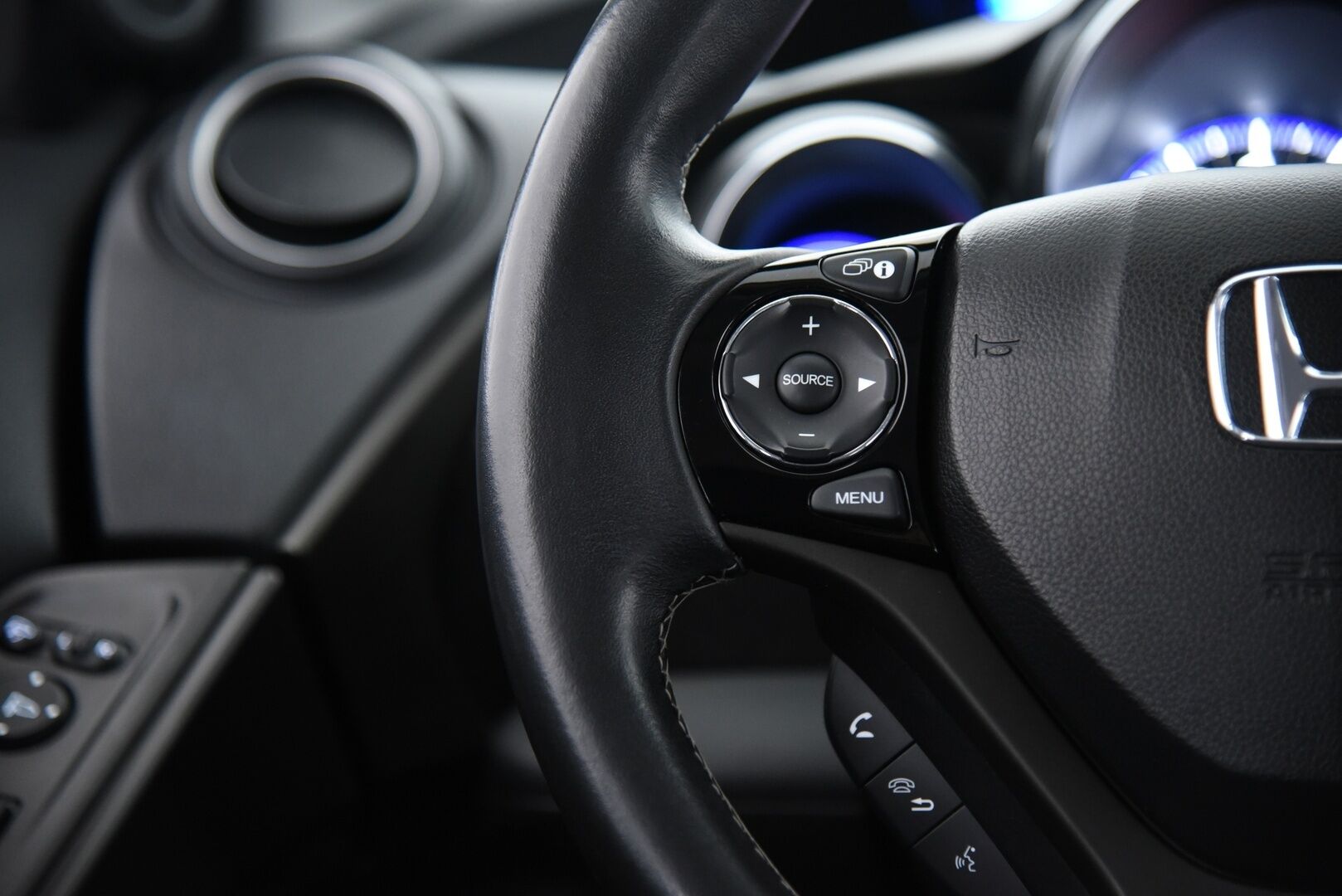 Honda Civic 2017 Tourer 1,8i Elegance Plus / P. Kamera / Navi / Merkkihuollettu / Vakkari / 2x Renkaat - Suomi-auto täydellisellä merkkiliikkeen huoltokirjalla!