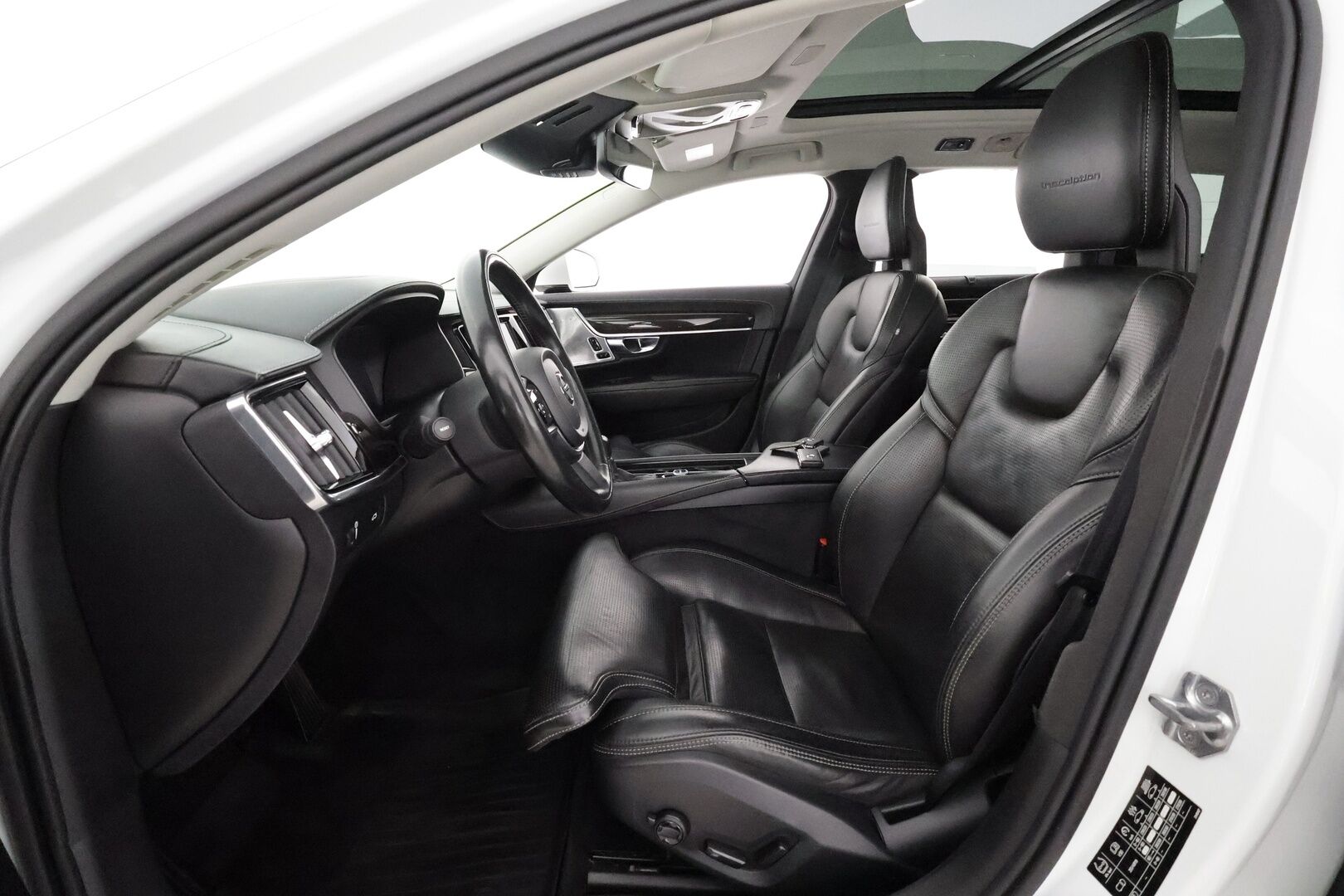 Volvo V90 2017 D5 AWD Inscription * Panorama / B&W / HUD / 360° Kamera / Adapt.Vakkari / Full-LED / Ilmastoidut Sporttinahat Muistilla * - 3,99 % KORKOTARJOUS TÄHÄN AUTOON - Suomi-auto / 2x Renkaat