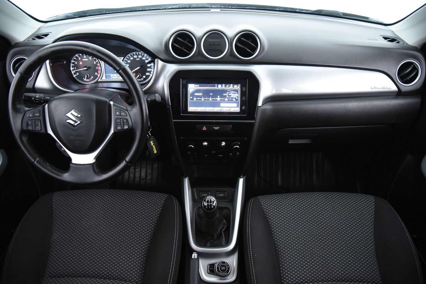Suzuki Vitara 2016 1,6 VVT 4WD GL+ 5MT / Adapt. vakkari / Navi / P. Kamera / Suomi-auto - LED-lisävalo / Bluetooth