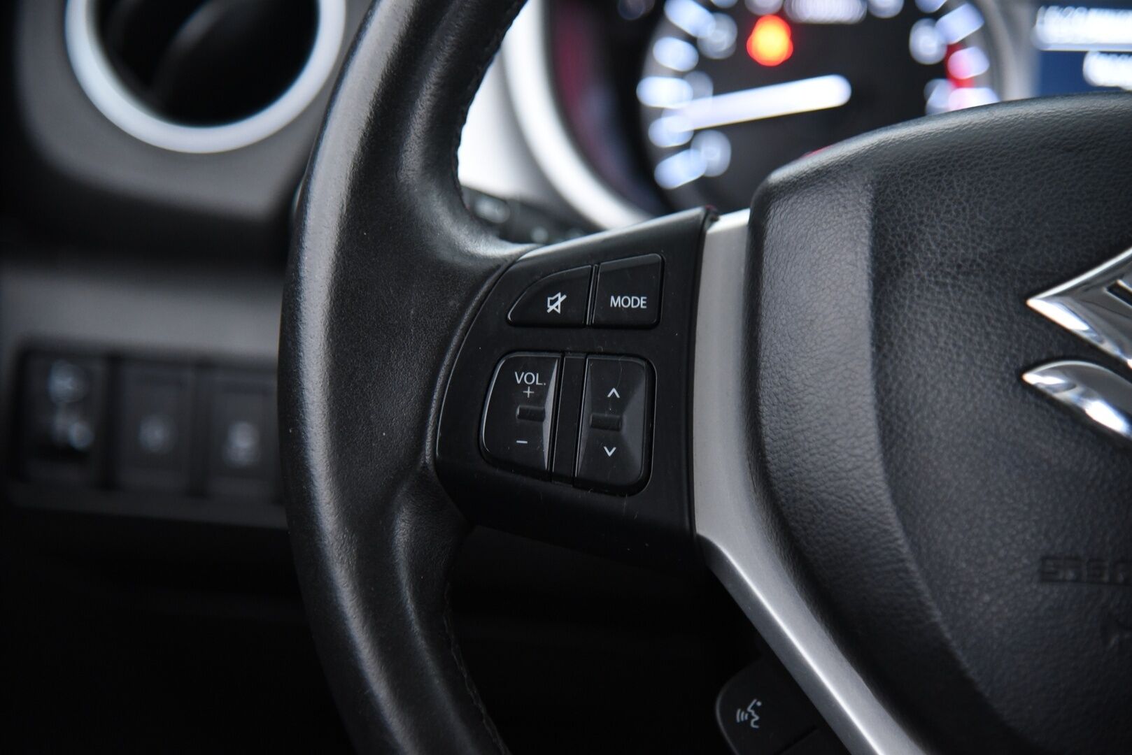 Suzuki Vitara 2016 1,6 VVT 4WD GL+ 5MT / Adapt. vakkari / Navi / P. Kamera / Suomi-auto - LED-lisävalo / Bluetooth