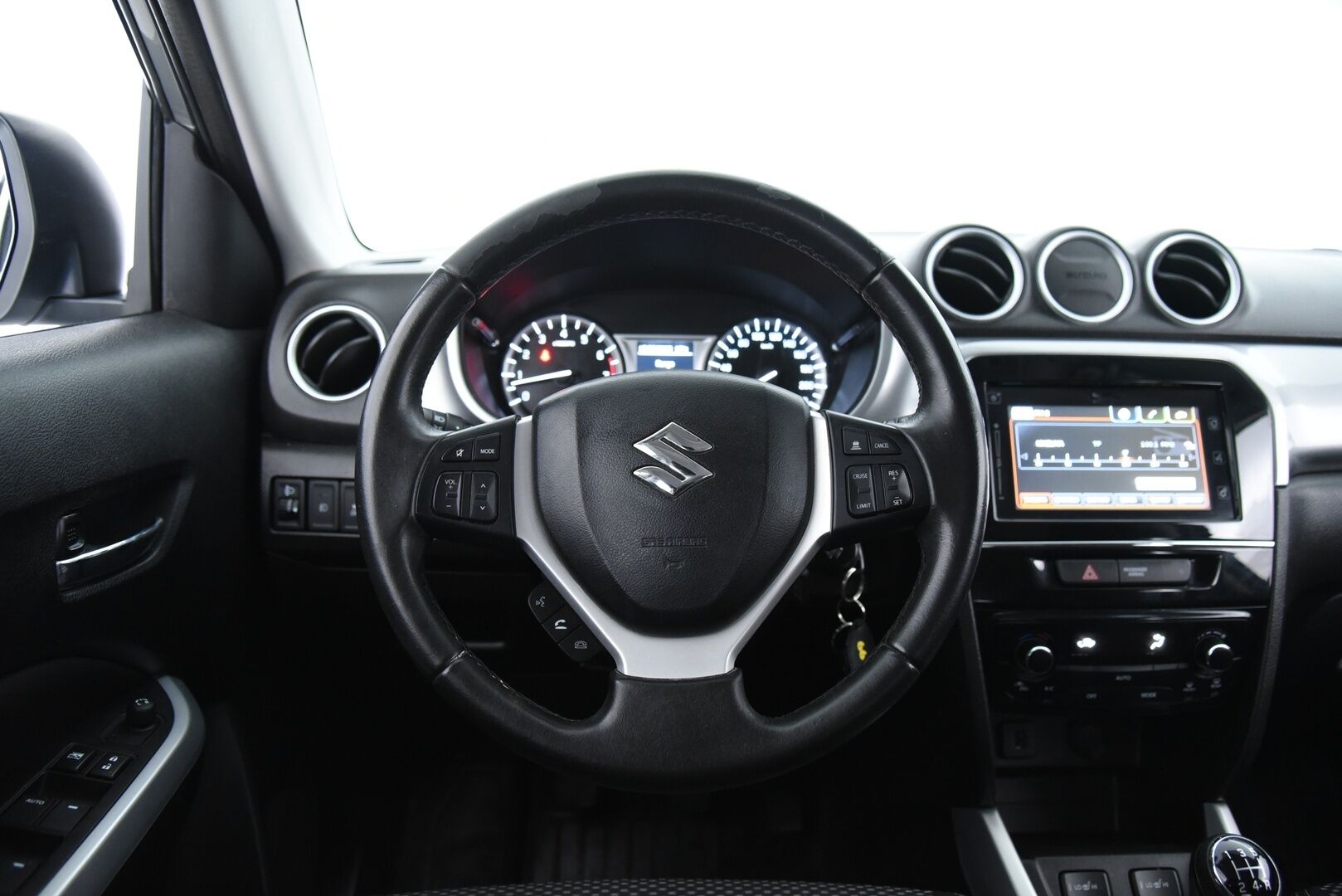 Suzuki Vitara 2016 1,6 VVT 4WD GL+ 5MT / Adapt. vakkari / Navi / P. Kamera / Suomi-auto - LED-lisävalo / Bluetooth