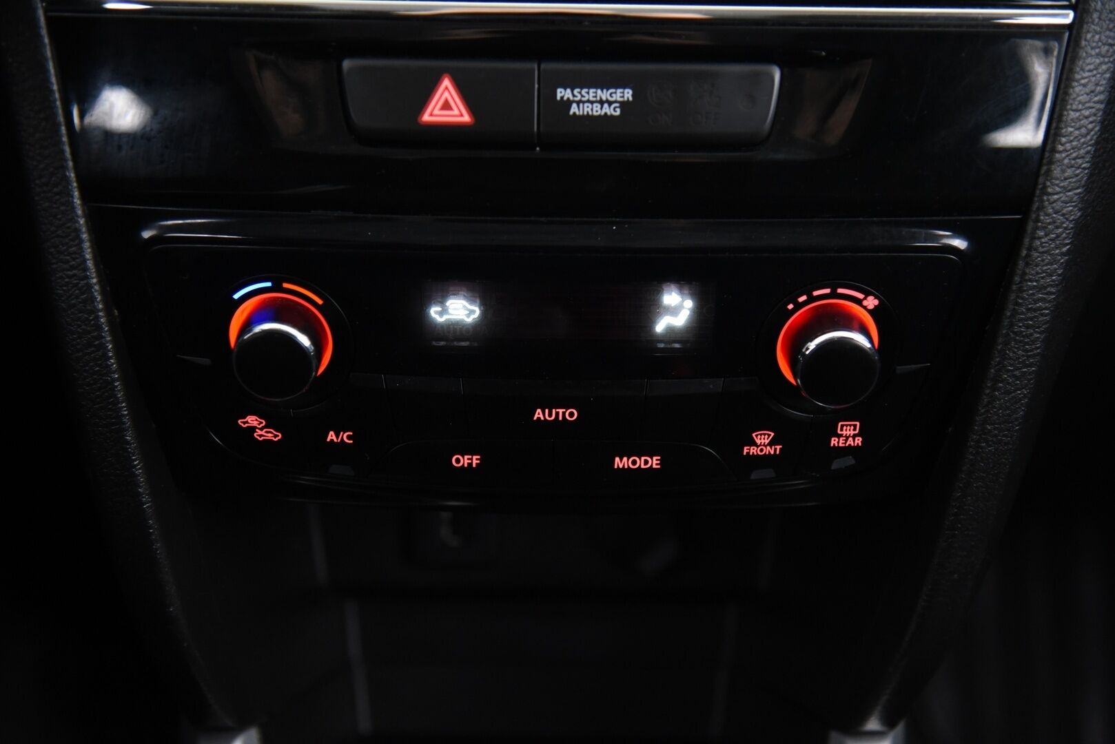 Suzuki Vitara 2016 1,6 VVT 4WD GL+ 5MT / Adapt. vakkari / Navi / P. Kamera / Suomi-auto - LED-lisävalo / Bluetooth