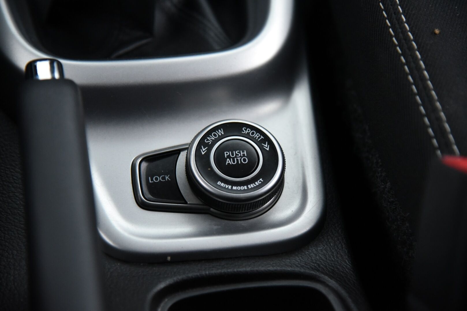 Suzuki Vitara 2016 1,6 VVT 4WD GL+ 5MT / Adapt. vakkari / Navi / P. Kamera / Suomi-auto - LED-lisävalo / Bluetooth