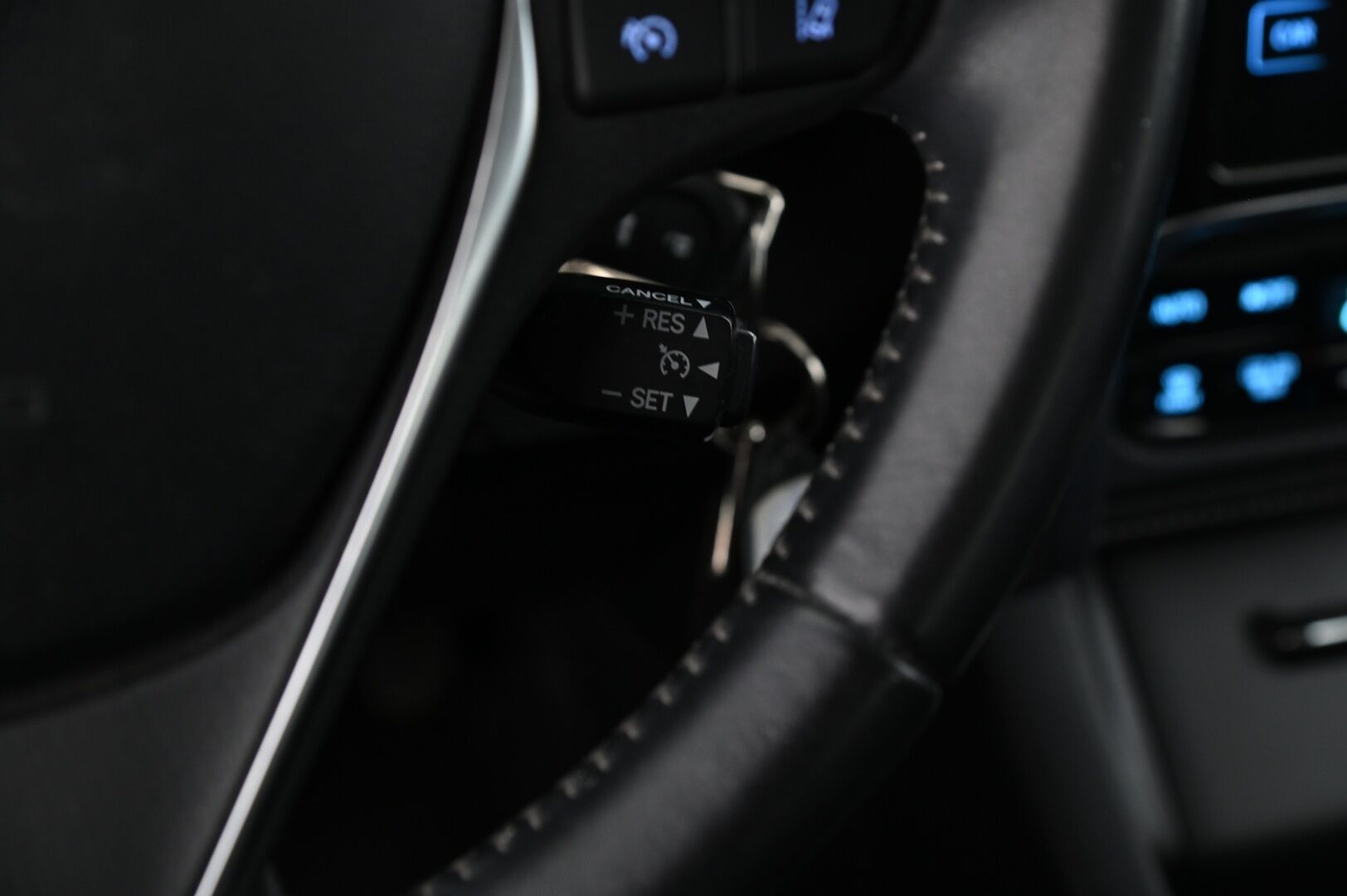 Toyota Auris 2017 Touring Sports 1,2 T Active * P-Kamera / Navi / Adapt.LED / Lohko & Sisäp / Vakkari / Suomiauto* - Juuri leimattu / Hyvät Hakkapeliitta nastat / 2x renkaat aluilla / Erikoisväri - HULLUT VÄLIPÄIVÄT KORKOTARJOUS 2,49%