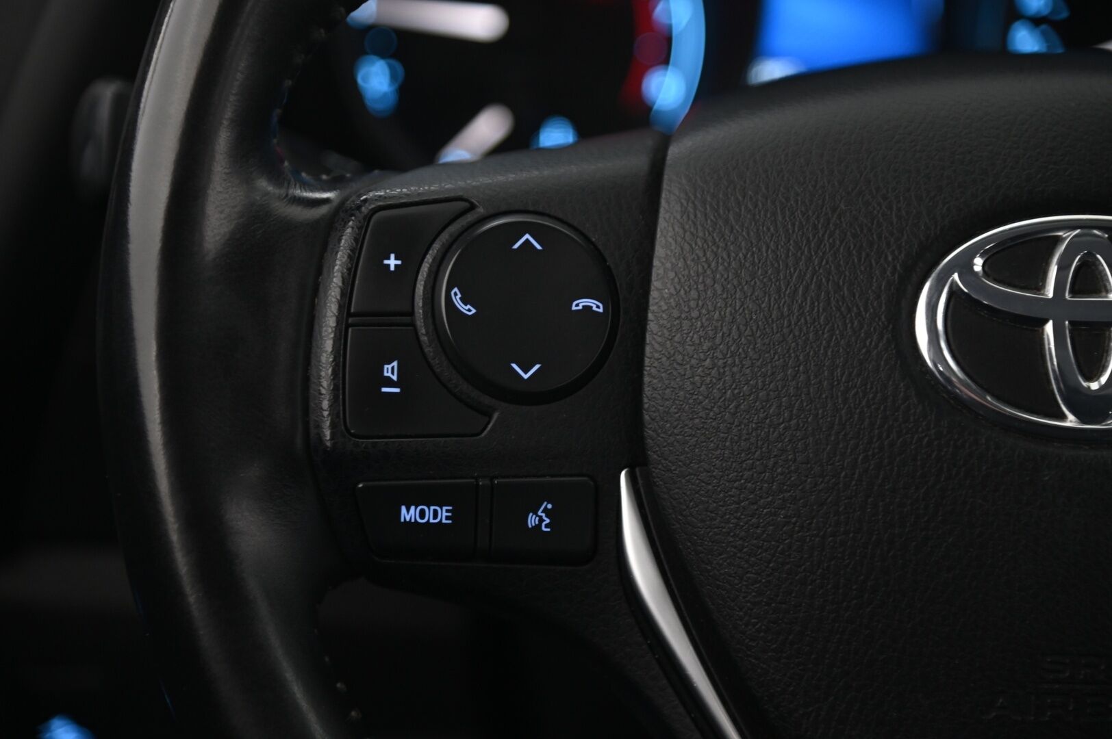 Toyota Auris 2017 Touring Sports 1,2 T Active * P-Kamera / Navi / Adapt.LED / Lohko & Sisäp / Vakkari / Suomiauto* - Juuri leimattu / Hyvät Hakkapeliitta nastat / 2x renkaat aluilla / Erikoisväri - HULLUT VÄLIPÄIVÄT KORKOTARJOUS 2,49%