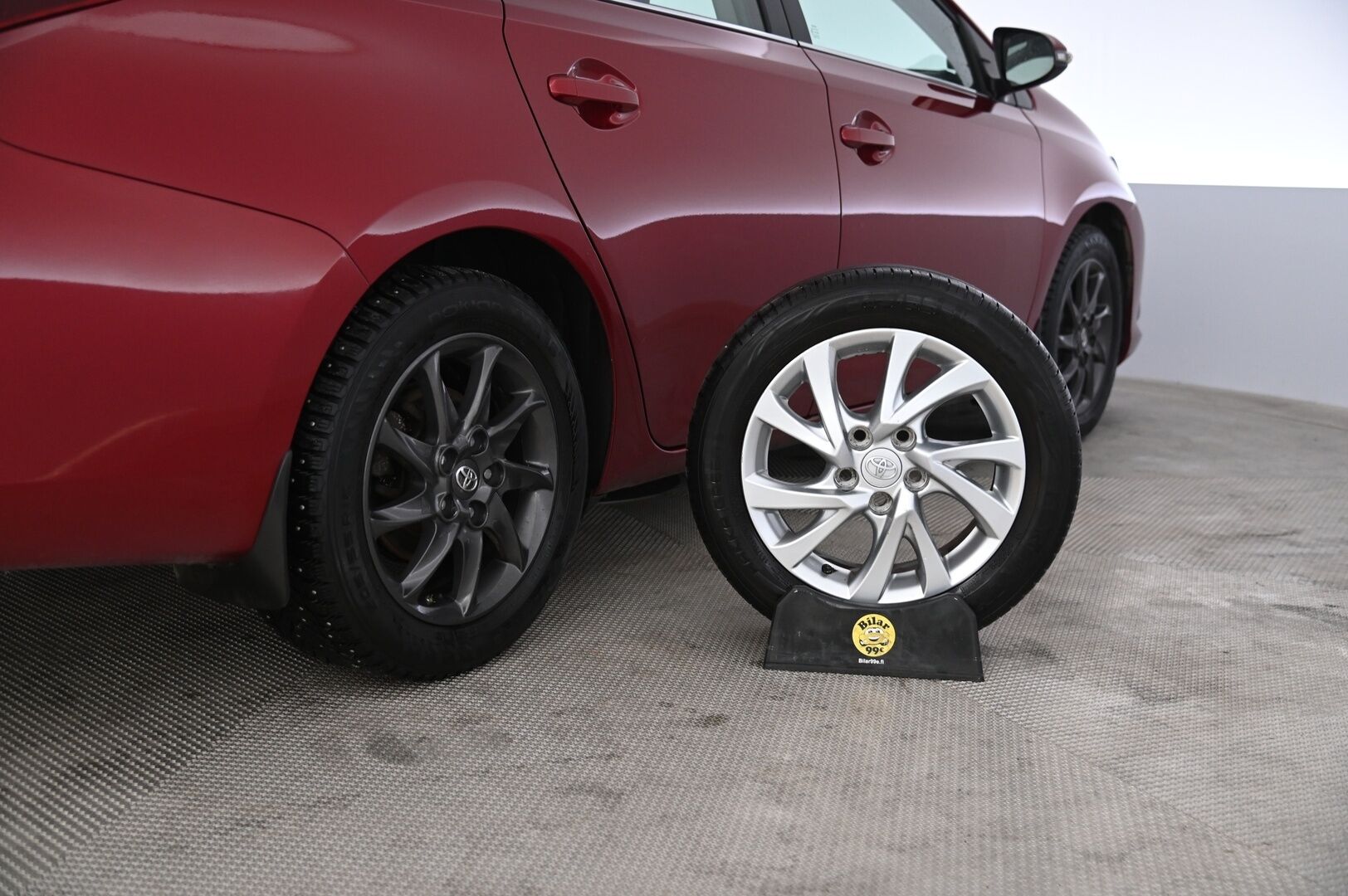 Toyota Auris 2017 Touring Sports 1,2 T Active * P-Kamera / Navi / Adapt.LED / Lohko & Sisäp / Vakkari / Suomiauto* - Juuri leimattu / Hyvät Hakkapeliitta nastat / 2x renkaat aluilla / Erikoisväri - HULLUT VÄLIPÄIVÄT KORKOTARJOUS 2,49%