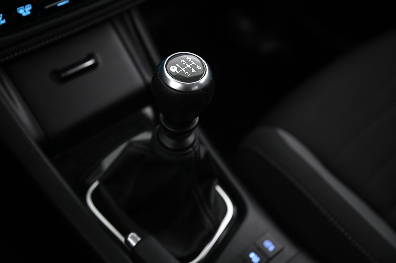 Toyota Auris 2017 Touring Sports 1,2 T Active * P-Kamera / Navi / Adapt.LED / Lohko & Sisäp / Vakkari / Suomiauto* - Juuri leimattu / Hyvät Hakkapeliitta nastat / 2x renkaat aluilla / Erikoisväri - HULLUT VÄLIPÄIVÄT KORKOTARJOUS 2,49%