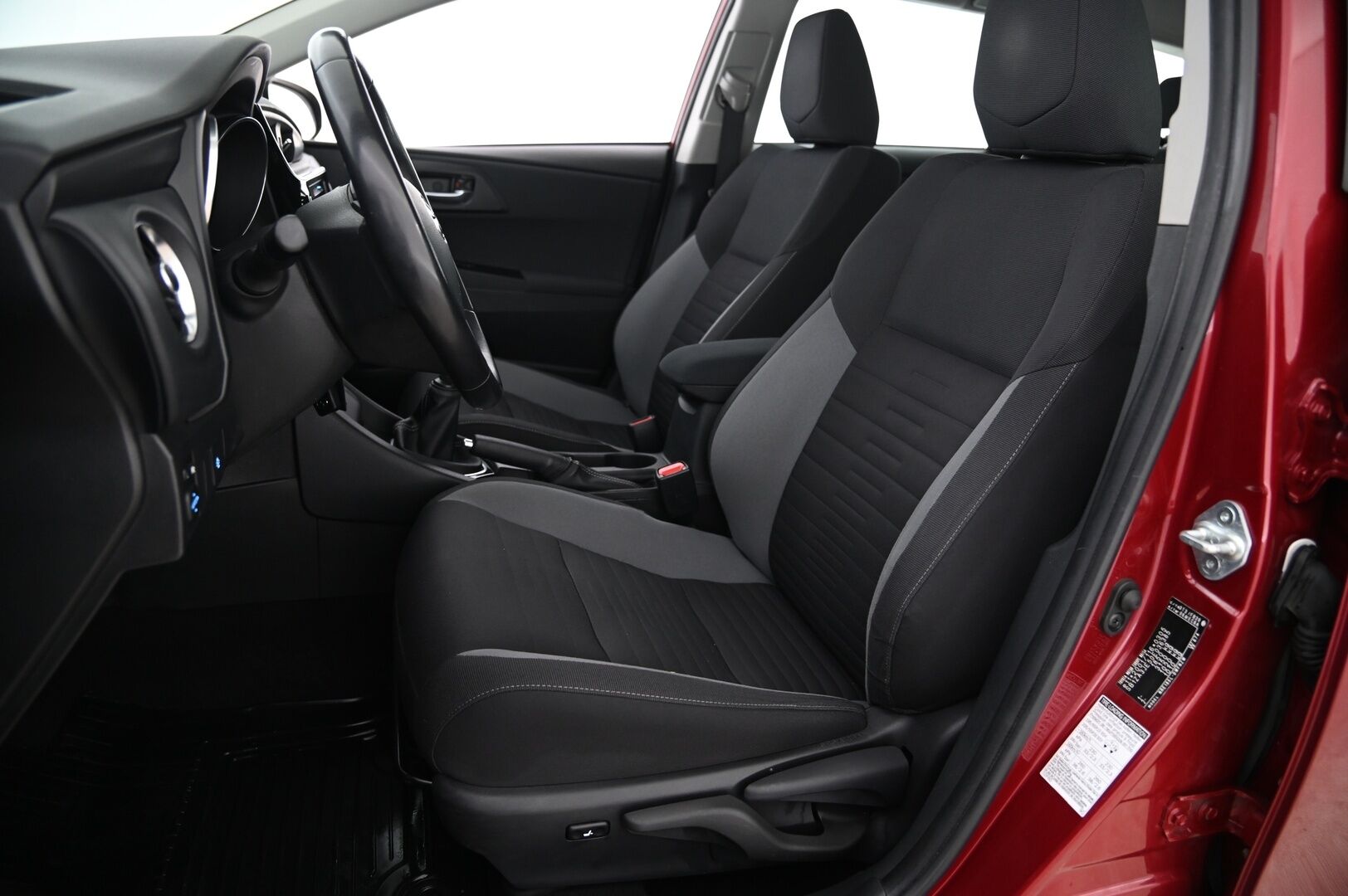 Toyota Auris 2017 Touring Sports 1,2 T Active * P-Kamera / Navi / Adapt.LED / Lohko & Sisäp / Vakkari / Suomiauto* - Juuri leimattu / Hyvät Hakkapeliitta nastat / 2x renkaat aluilla / Erikoisväri - HULLUT VÄLIPÄIVÄT KORKOTARJOUS 2,49%