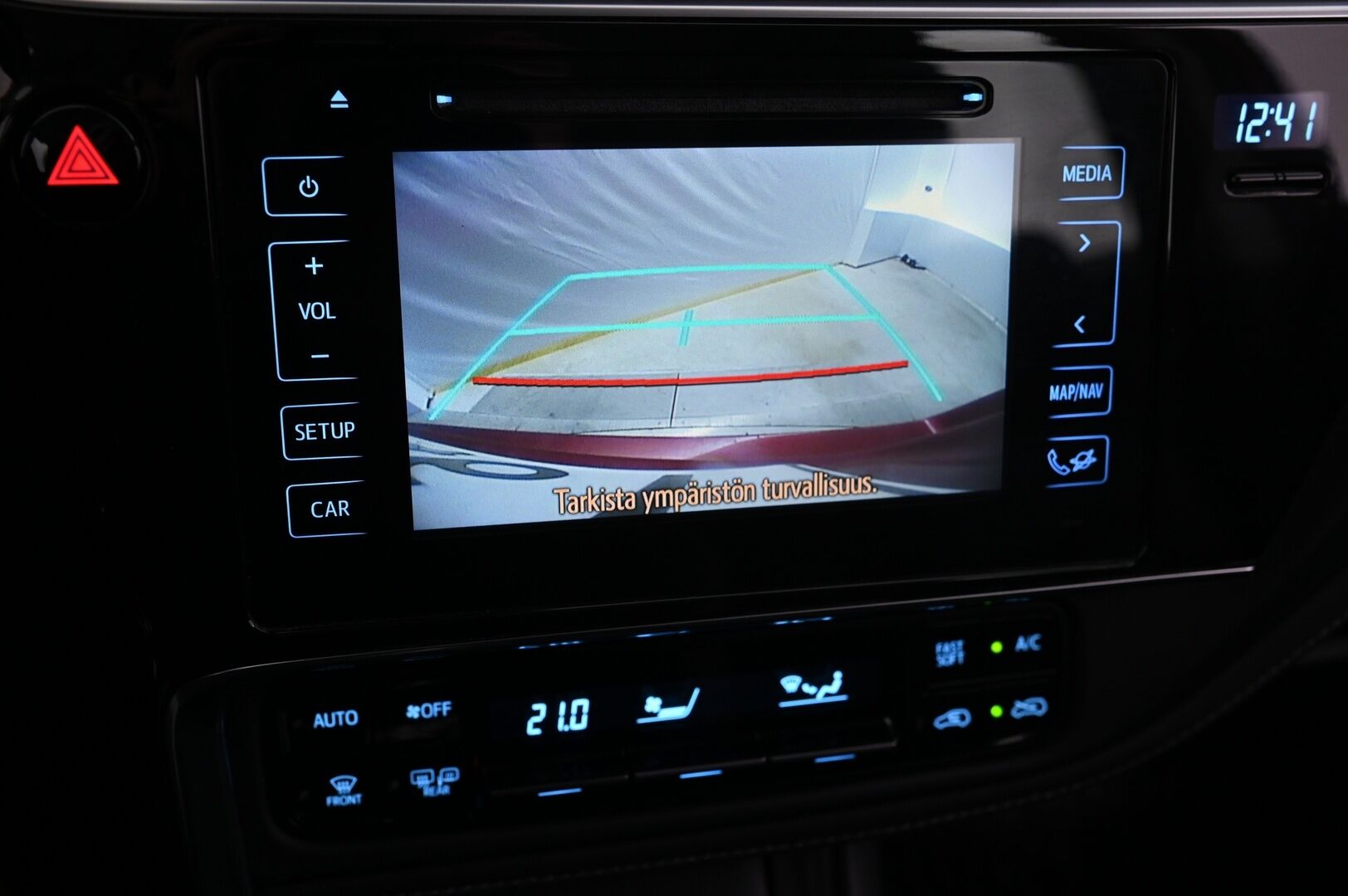 Toyota Auris 2017 Touring Sports 1,2 T Active * P-Kamera / Navi / Adapt.LED / Lohko & Sisäp / Vakkari / Suomiauto* - Juuri leimattu / Hyvät Hakkapeliitta nastat / 2x renkaat aluilla / Erikoisväri - HULLUT VÄLIPÄIVÄT KORKOTARJOUS 2,49%