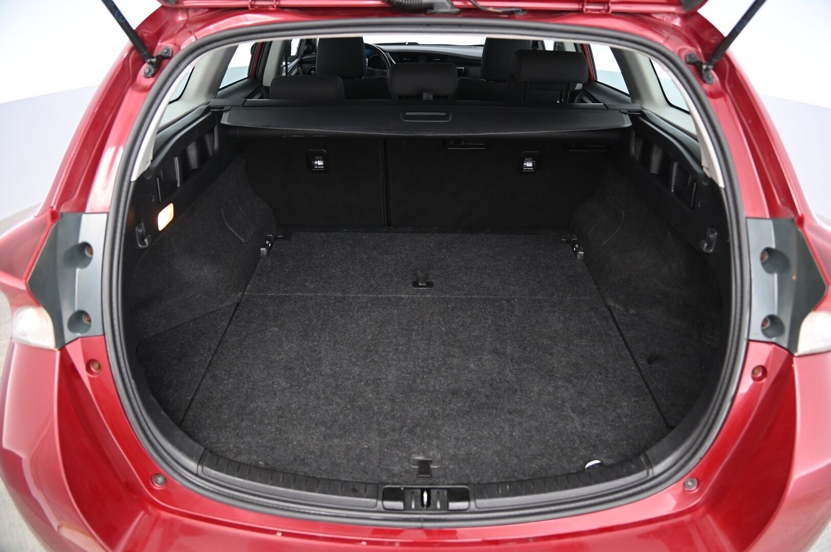 Toyota Auris 2017 Touring Sports 1,2 T Active * P-Kamera / Navi / Adapt.LED / Lohko & Sisäp / Vakkari / Suomiauto* - Juuri leimattu / Hyvät Hakkapeliitta nastat / 2x renkaat aluilla / Erikoisväri - HULLUT VÄLIPÄIVÄT KORKOTARJOUS 2,49%