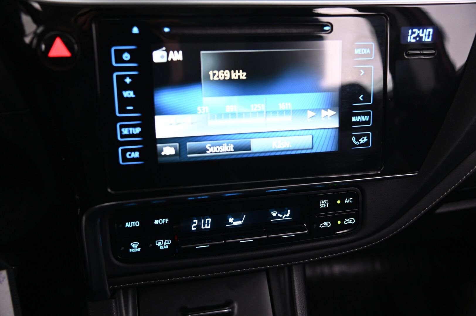 Toyota Auris 2017 Touring Sports 1,2 T Active * P-Kamera / Navi / Adapt.LED / Lohko & Sisäp / Vakkari / Suomiauto* - Juuri leimattu / Hyvät Hakkapeliitta nastat / 2x renkaat aluilla / Erikoisväri - HULLUT VÄLIPÄIVÄT KORKOTARJOUS 2,49%