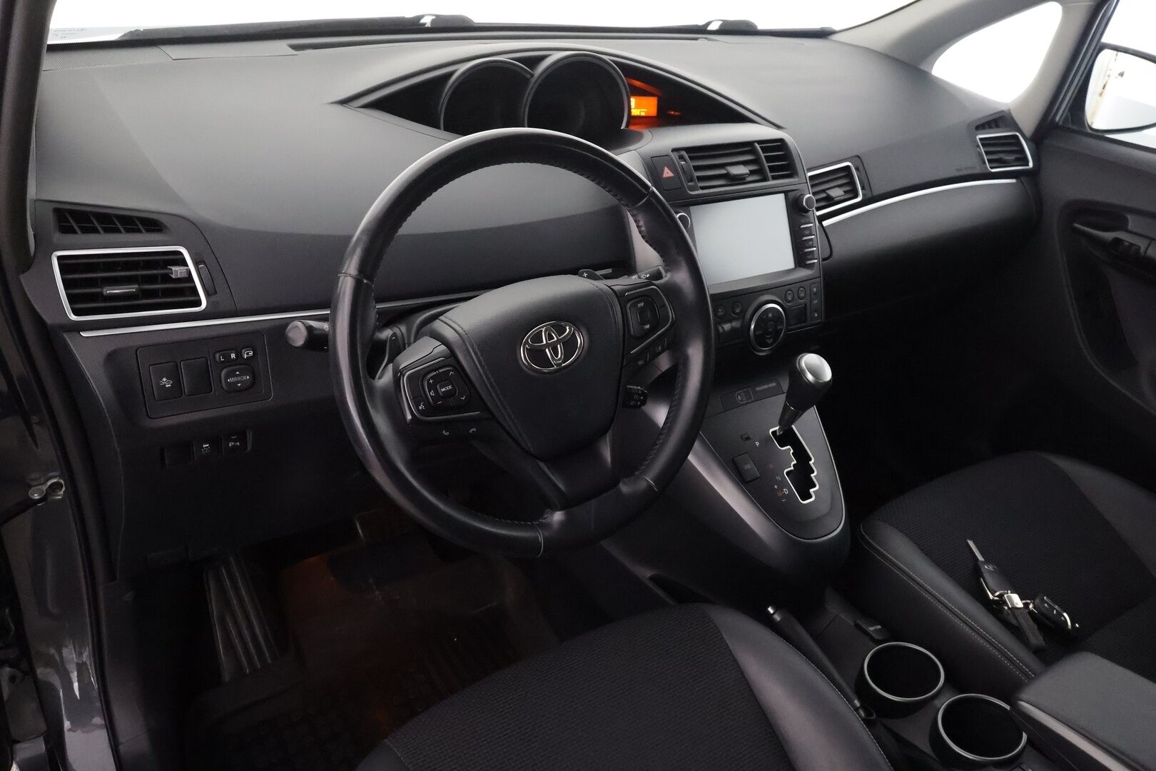 Toyota Verso 2017 1,8 Valvematic Active Edition Multidrive S 7p - | 7-paikkainen | Vakkari | P.kamera ja tutkat | Navi | Lohko+sisälämmitin | Bluetooth | PCS | Kaistavahti | Aut. ilmastointi | 2x renkaat aluin |