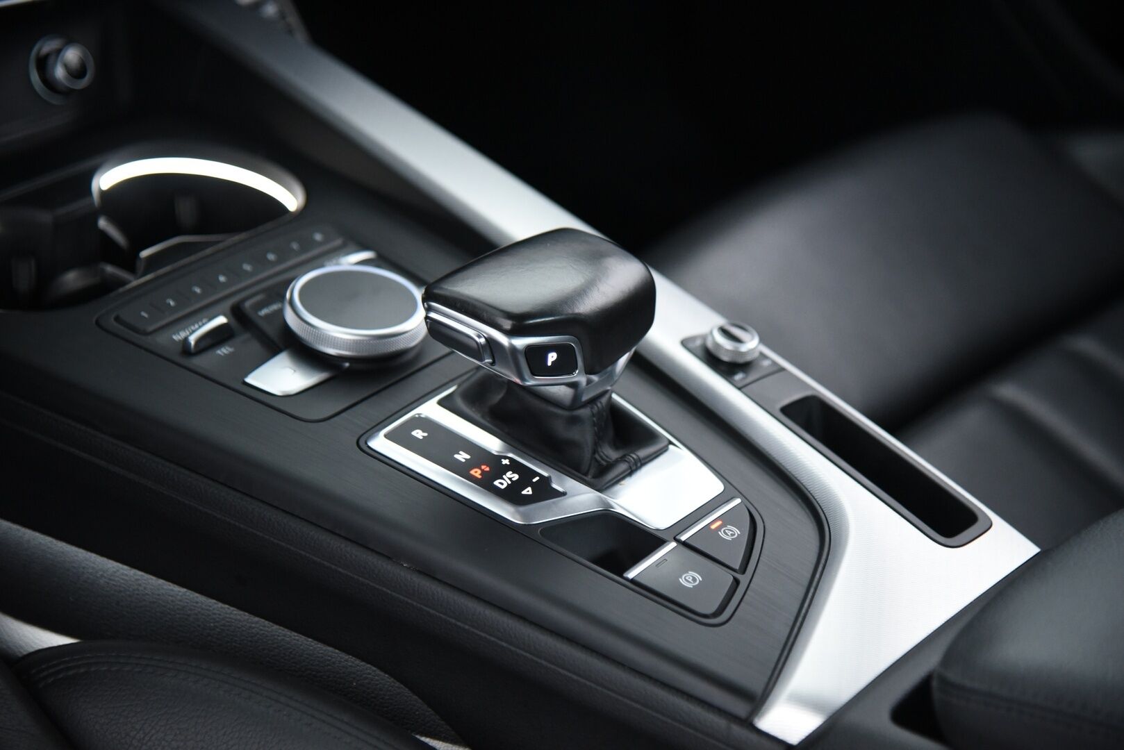 Audi A5 2017 Coupé Business Sport 2,0 TFSI 185 kW quattro S tronic /  Adapt.vakkari / Webasto / P.kamera / MMI+ / LED / Kaistavahti - Suomi-auto / Digimittaristo / Flat bottom / 2x alumiinivanteet