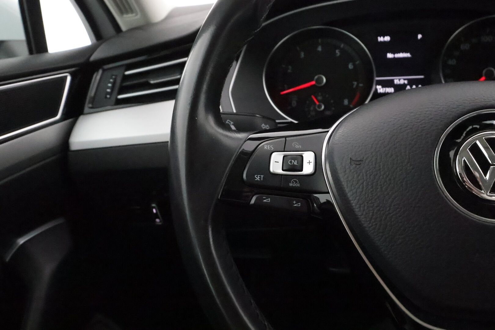 Volkswagen Passat 2017 Sedan Comfortline 1,4 TSI 92 kW DSG ** Suomi-auto / Vakkari / Lohkolämmitin / P.tutkat / Bluetooth / Kahdet renkaat**