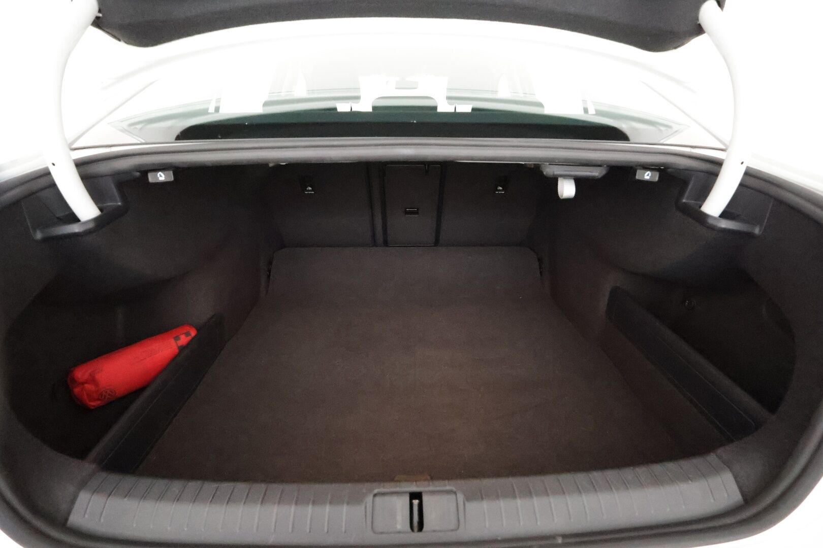 Volkswagen Passat 2017 Sedan Comfortline 1,4 TSI 92 kW DSG ** Suomi-auto / Vakkari / Lohkolämmitin / P.tutkat / Bluetooth / Kahdet renkaat**