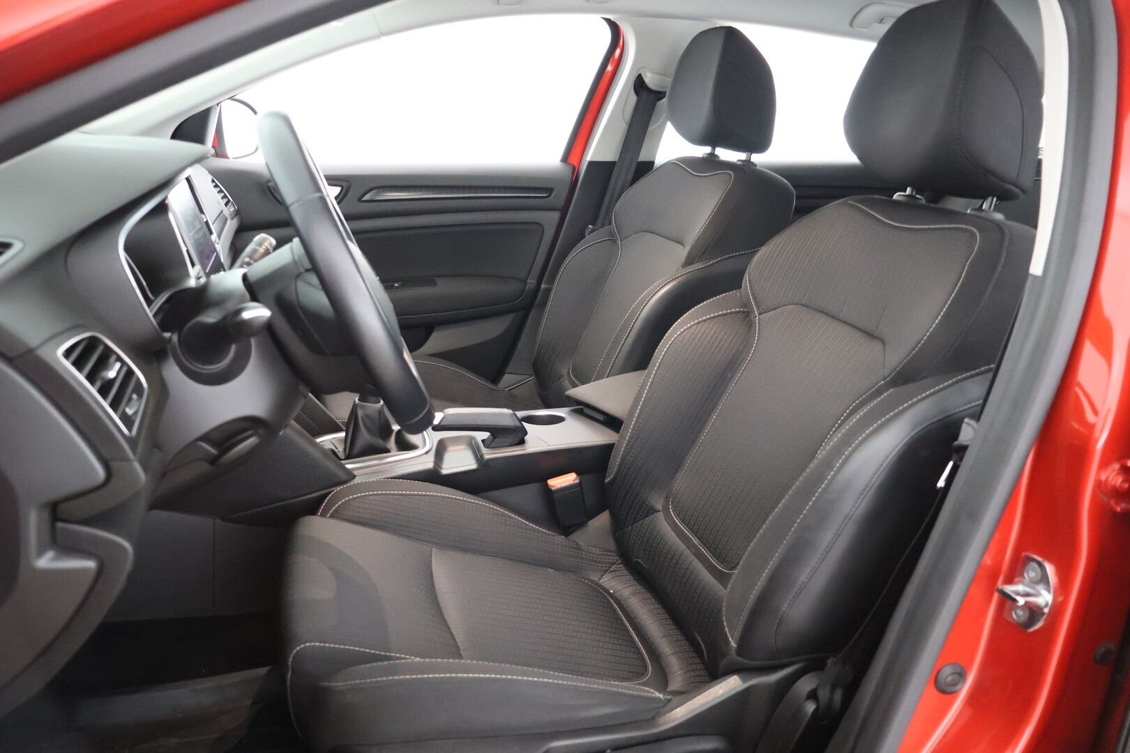Renault Megane 2017 Sport Tourer Energy TCe 100 Zen - Suomi-auto | Lohkolämmitin | Vakkari | LED | P-tutkat 