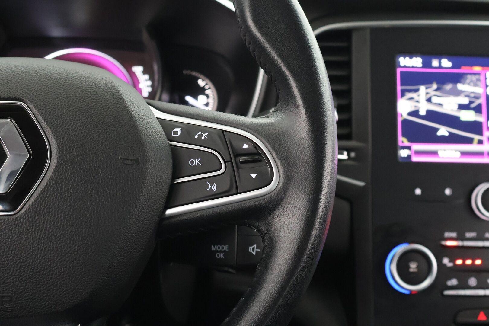 Renault Megane 2017 Sport Tourer Energy TCe 100 Zen - Suomi-auto | Lohkolämmitin | Vakkari | LED | P-tutkat 