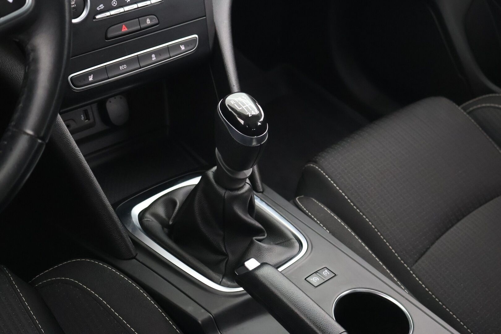 Renault Megane 2017 Sport Tourer Energy TCe 100 Zen - Suomi-auto | Lohkolämmitin | Vakkari | LED | P-tutkat 