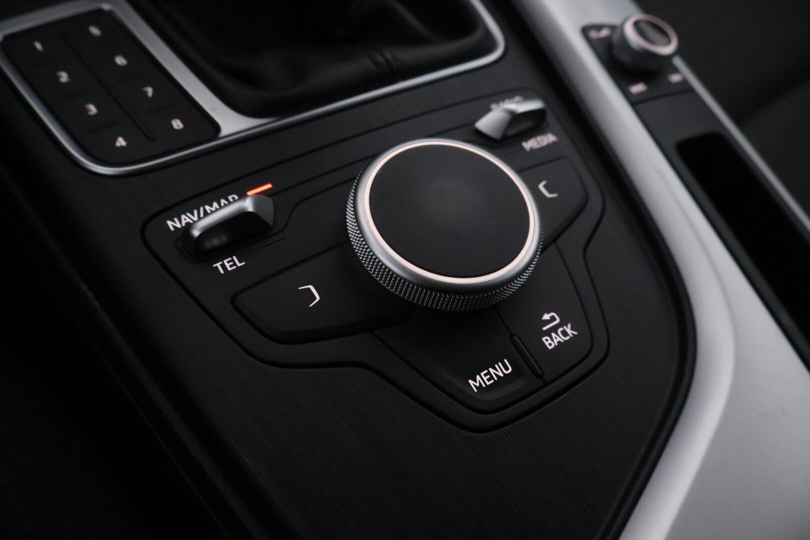 Audi A4 2018 Avant Business 2,0 TDI 110 kW *Webasto / Xenon / Peruutustutka / Koukku / Sähkökontti / Bluetooth* - Juuri katsastettu / Kahdet hyvät renkaat  / Kahdet Audin omat alumiinivanteet / Uusi tuulilasi