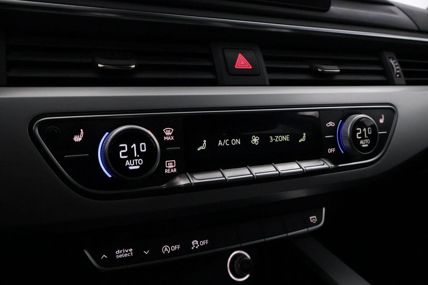 Audi A4 2018 Avant Business 2,0 TDI 110 kW *Webasto / Xenon / Peruutustutka / Koukku / Sähkökontti / Bluetooth* - Juuri katsastettu / Kahdet hyvät renkaat  / Kahdet Audin omat alumiinivanteet / Uusi tuulilasi