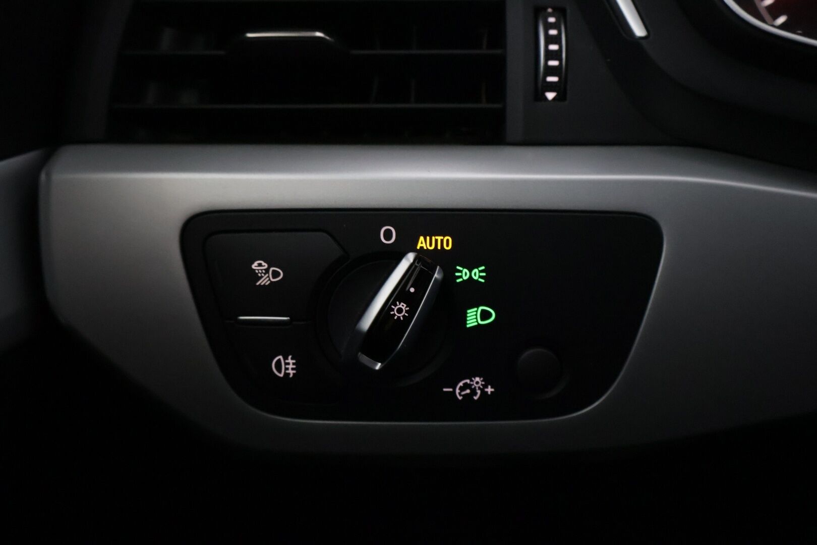 Audi A4 2018 Avant Business 2,0 TDI 110 kW *Webasto / Xenon / Peruutustutka / Koukku / Sähkökontti / Bluetooth* - Juuri katsastettu / Kahdet hyvät renkaat  / Kahdet Audin omat alumiinivanteet / Uusi tuulilasi