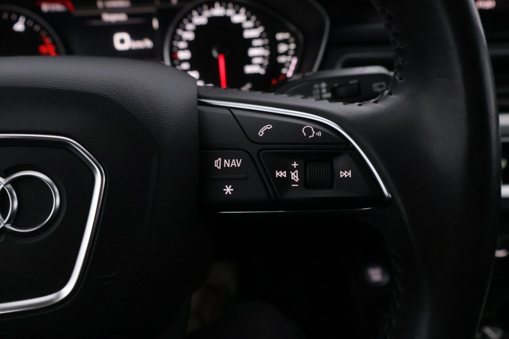 Audi A4 2018 Avant Business 2,0 TDI 110 kW *Webasto / Xenon / Peruutustutka / Koukku / Sähkökontti / Bluetooth* - Juuri katsastettu / Kahdet hyvät renkaat  / Kahdet Audin omat alumiinivanteet / Uusi tuulilasi