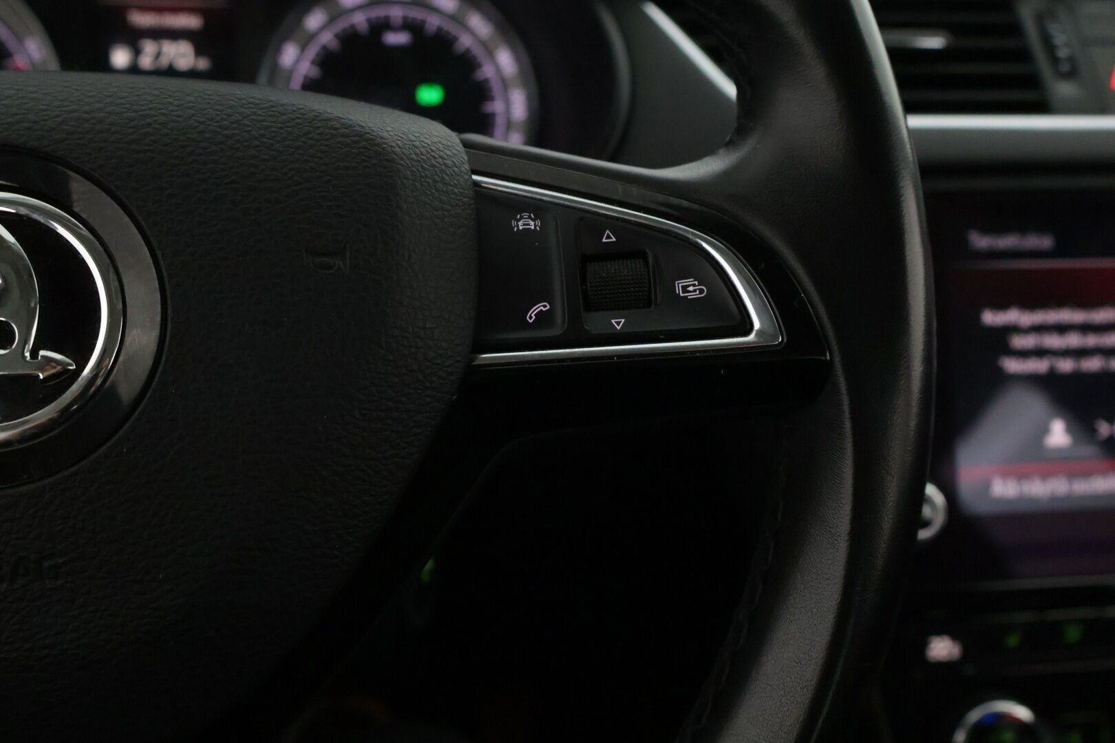 Skoda Octavia 2018 1,4 TSI Style DSG - Webasto | Lämmitettävä tuulilasi | Tutkat | SmartLink | Jakopää tehty!