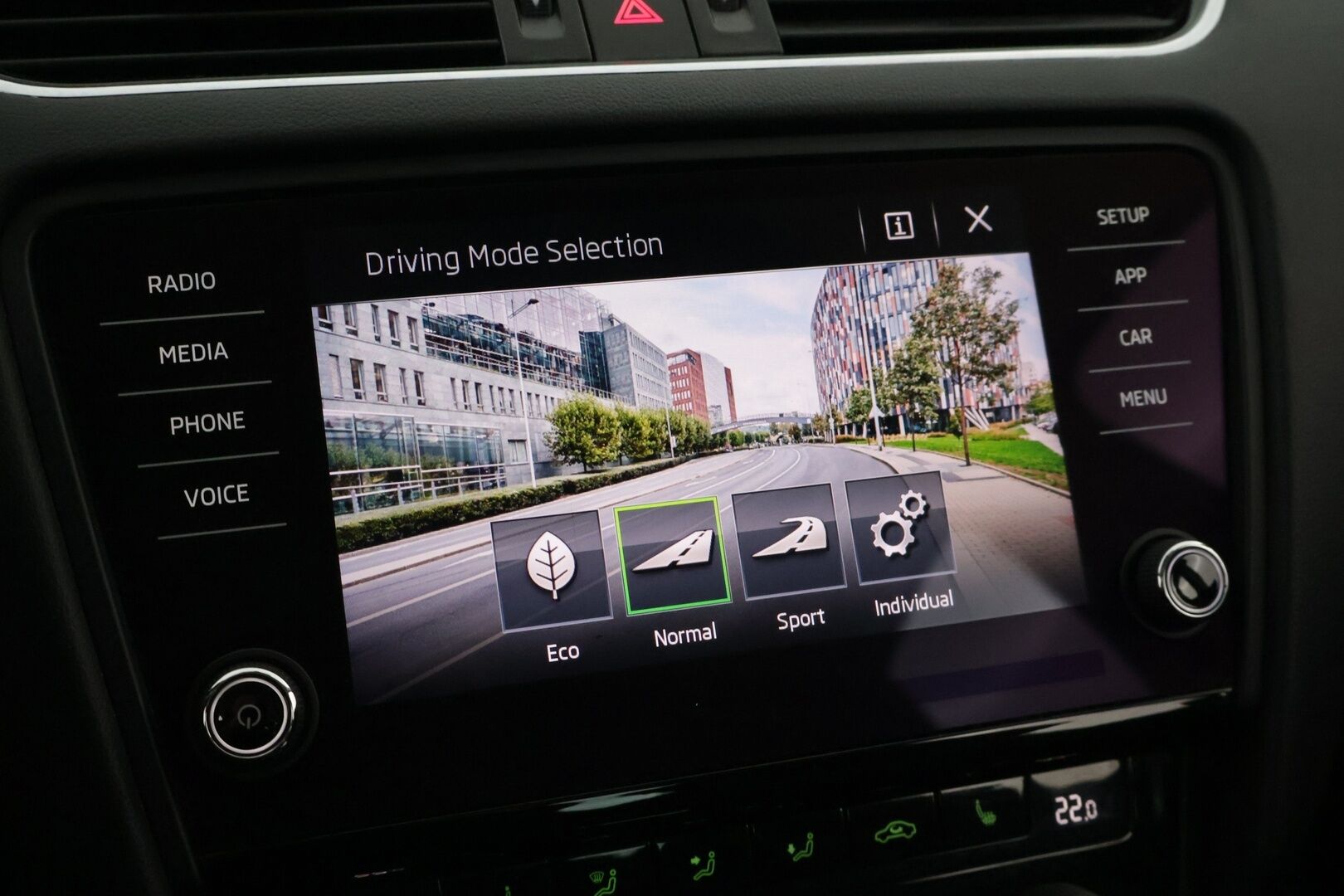 Skoda Octavia 2018 1,4 TSI Style DSG **WEBASTO / Lämmitettävä tuulilasi / Tutkat / SmartLink** - Kahdet renkaat! / Juuri huollettu! - HULLUT AVAJAISHULINAT KORKOTARJOUS 3,29 %