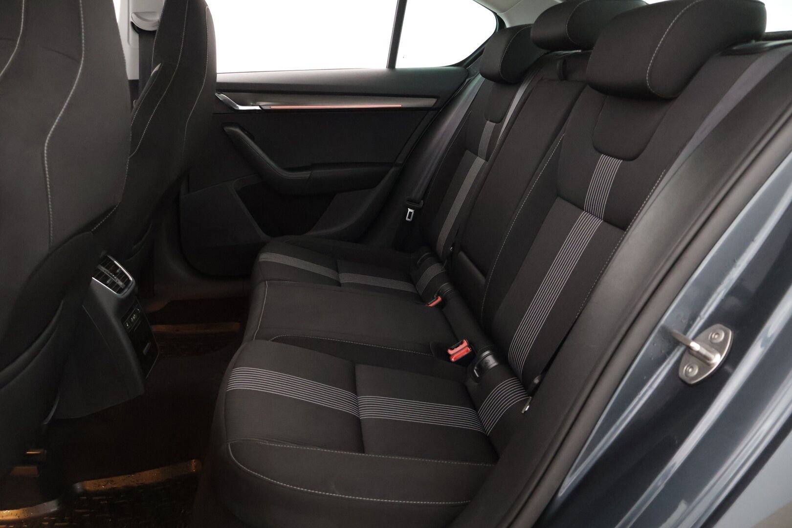 Skoda Octavia 2018 1,4 TSI Style DSG - Webasto | Lämmitettävä tuulilasi | Tutkat | SmartLink | Jakopää tehty!