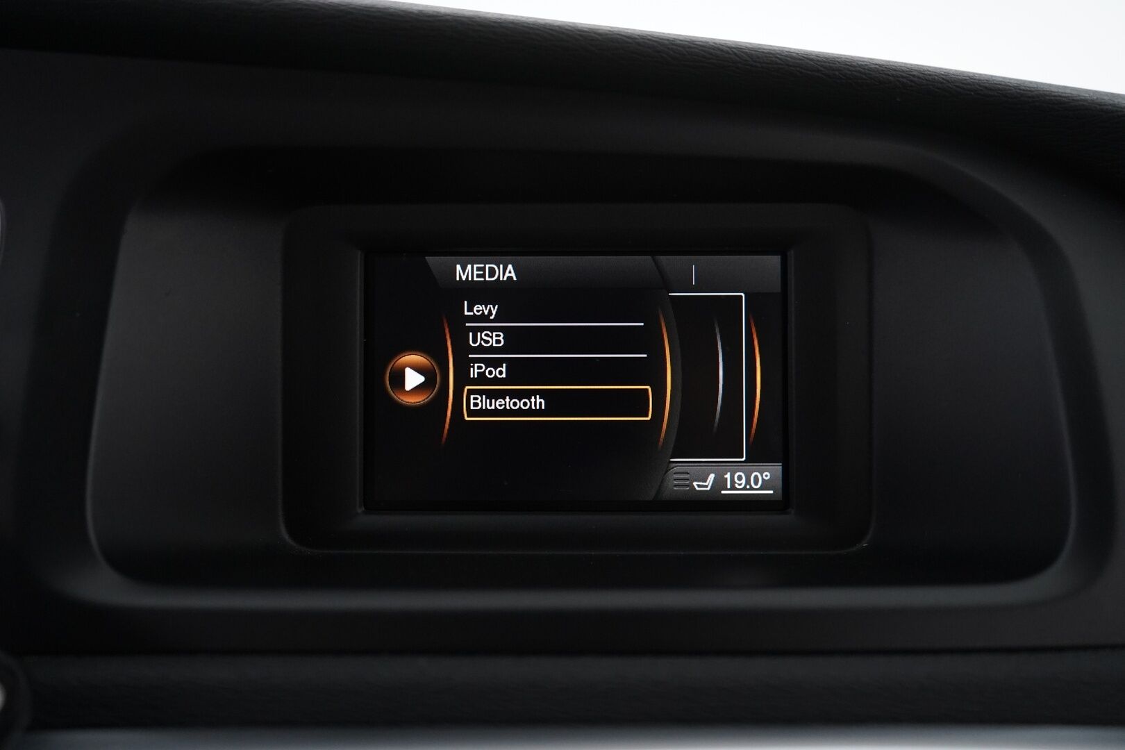 Volvo V40 2017 D2 Business E * Lohko / Vakkari / Vetokoukku / Facelift / BT * - Suomi-auto / Kahdet renkaat alumiinivantein / Vauhtipyörä uusittu! / Viimeisin huolto 161tkm