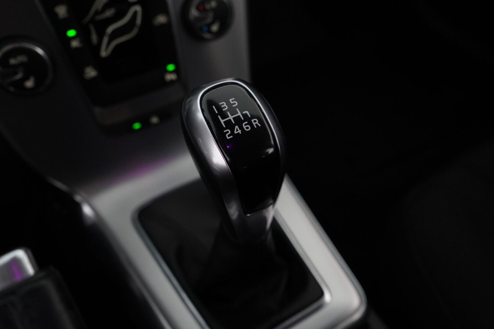 Volvo V40 2017 D2 Business E * Lohko / Vakkari / Vetokoukku / Facelift / BT * - Suomi-auto / Kahdet renkaat alumiinivantein / Vauhtipyörä uusittu! / Viimeisin huolto 161tkm