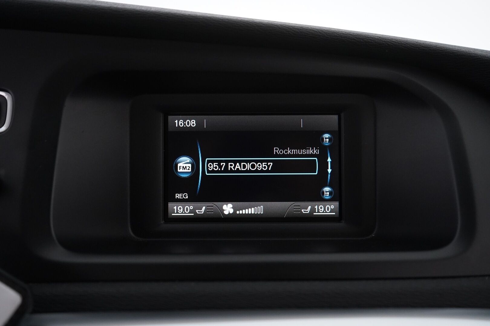 Volvo V40 2017 D2 Business E * Lohko / Vakkari / Vetokoukku / Facelift / BT * - Suomi-auto / Kahdet renkaat alumiinivantein / Vauhtipyörä uusittu! / Viimeisin huolto 161tkm