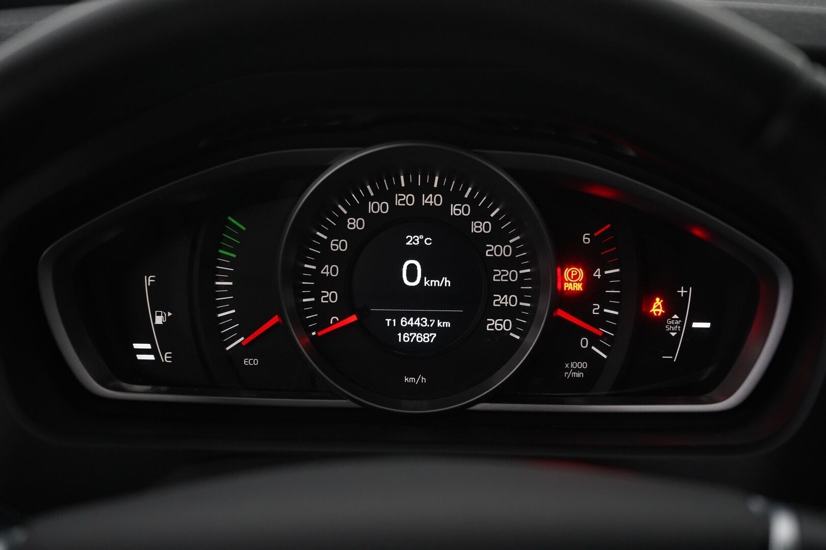 Volvo V40 2017 D2 Business E * Lohko / Vakkari / Vetokoukku / Facelift / BT * - Suomi-auto / Kahdet renkaat alumiinivantein / Vauhtipyörä uusittu! / Viimeisin huolto 161tkm
