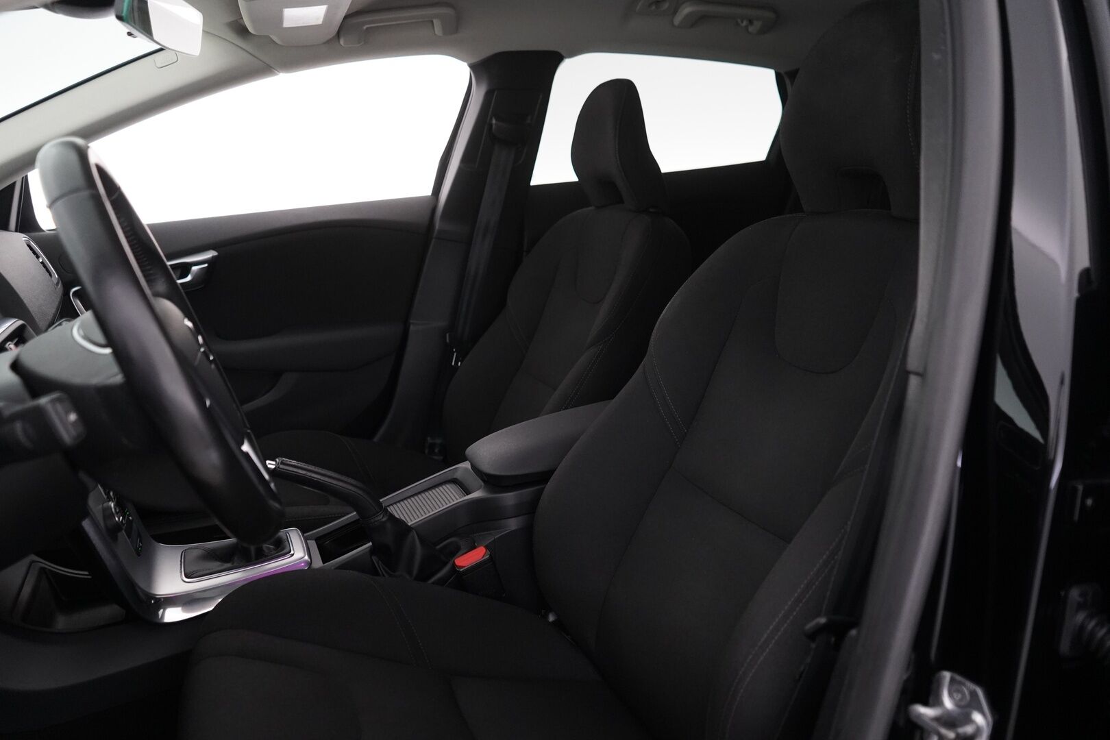 Volvo V40 2017 D2 Business E * Lohko / Vakkari / Vetokoukku / Facelift / BT * - Suomi-auto / Kahdet renkaat alumiinivantein / Vauhtipyörä uusittu! / Viimeisin huolto 161tkm