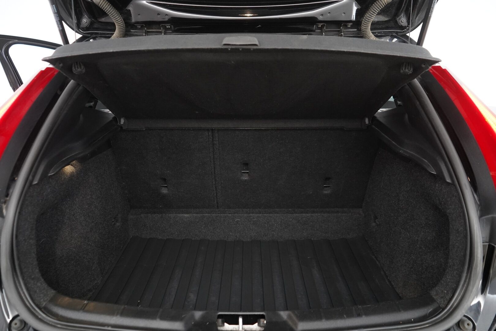 Volvo V40 2017 D2 Business E * Lohko / Vakkari / Vetokoukku / Facelift / BT * - Suomi-auto / Kahdet renkaat alumiinivantein / Vauhtipyörä uusittu! / Viimeisin huolto 161tkm