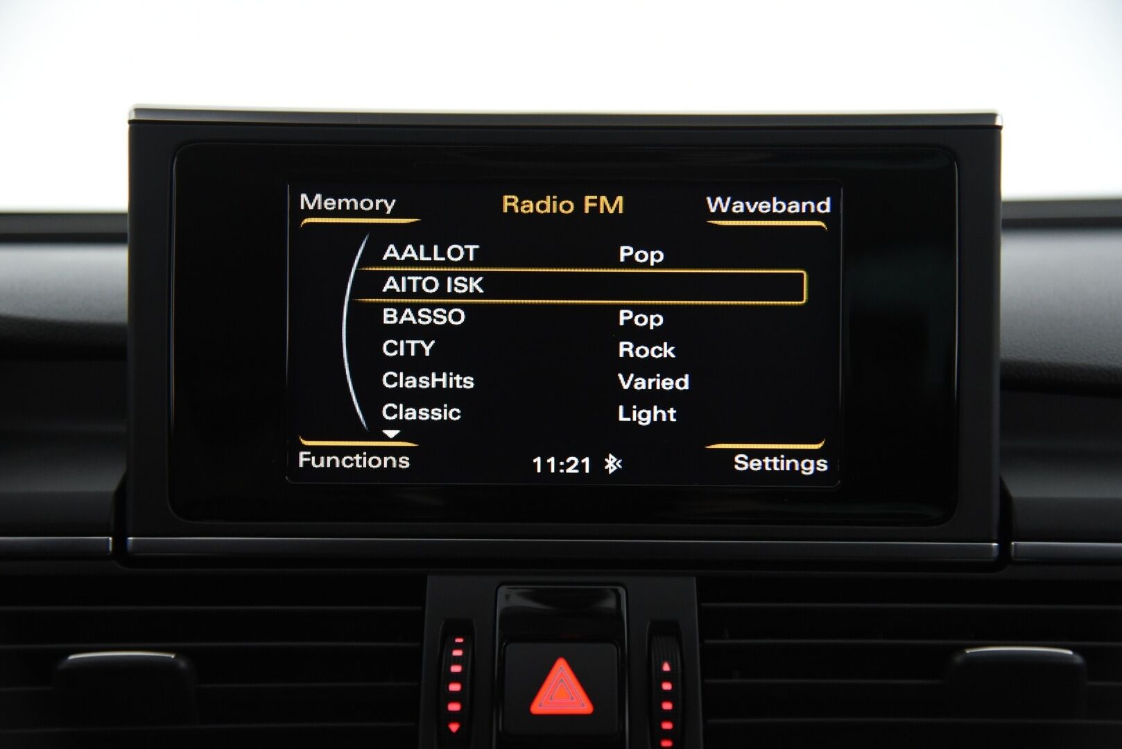 Audi A6 2014 Sedan Business 2,0 TDI 130 kW multitronic - Webasto | Sporttipenkit | Vakkari | P-Tutkat | Xenon