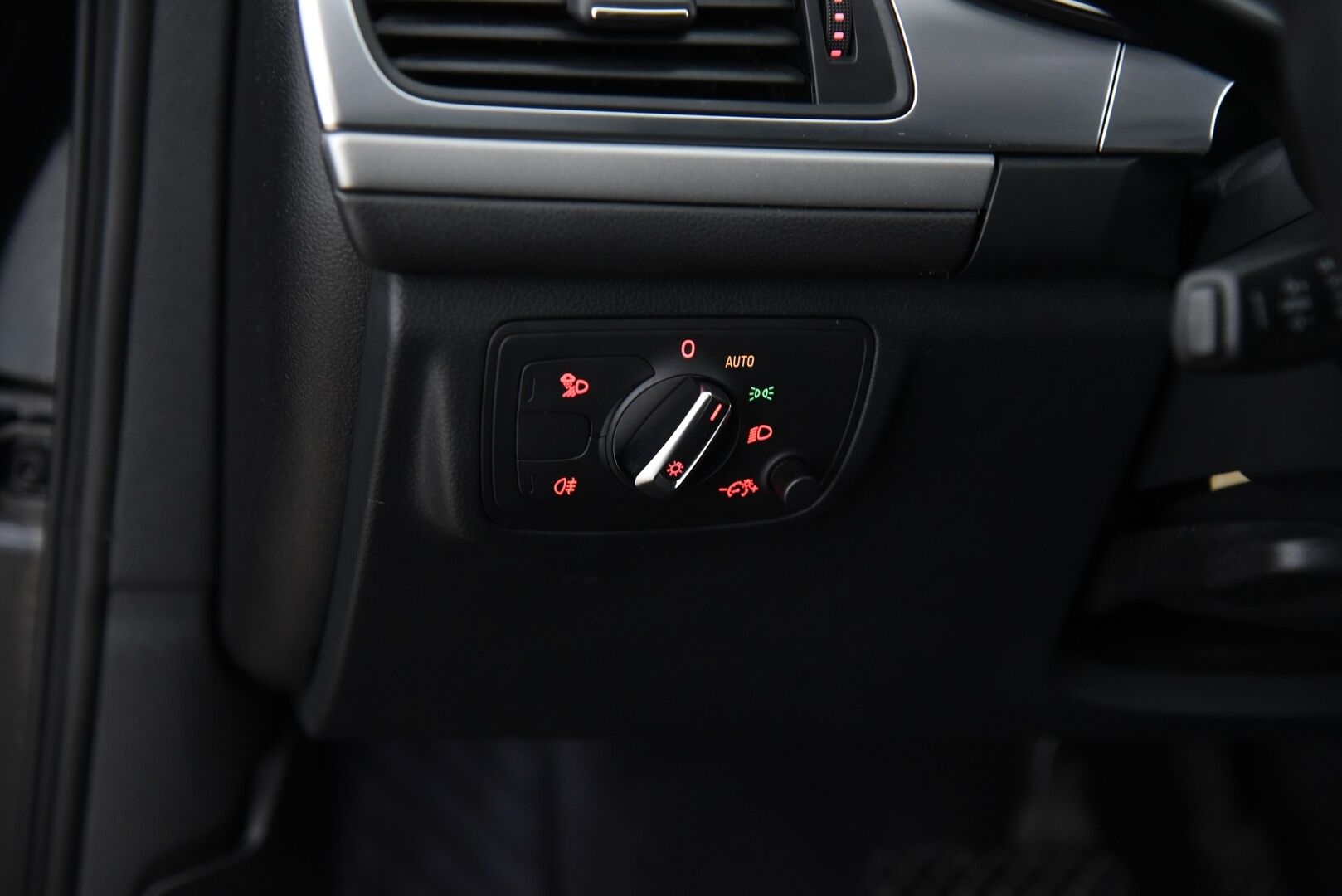 Audi A6 2014 Sedan Business 2,0 TDI 130 kW multitronic * Webasto / Sporttipenkit / Vakkari / P-Tutkat / Xenon * - Hyvä huoltohistoria / - HULLUT AVAJAISHULINAT KORKOTARJOUS 3,29 %