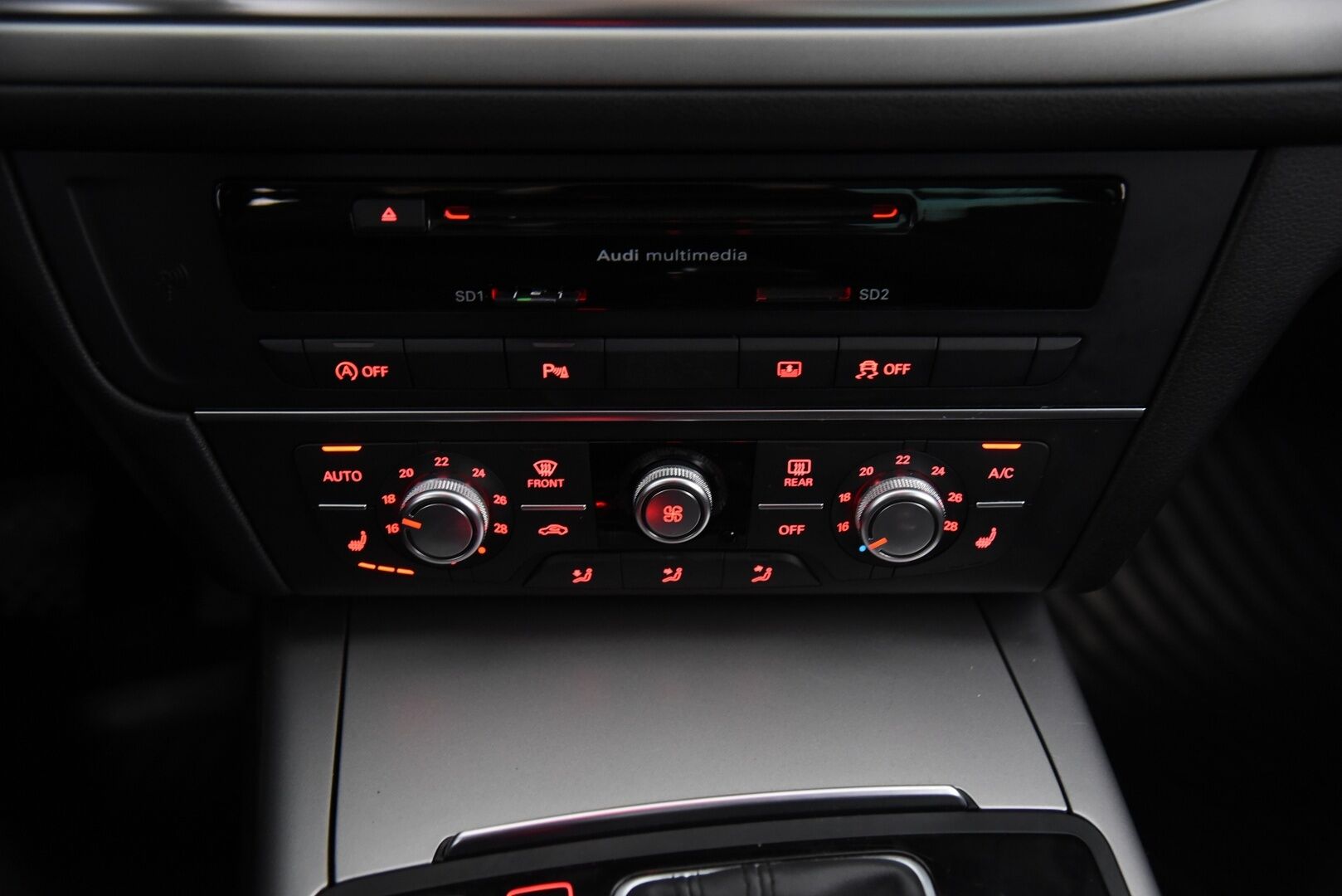 Audi A6 2014 Sedan Business 2,0 TDI 130 kW multitronic - Webasto | Sporttipenkit | Vakkari | P-Tutkat | Xenon
