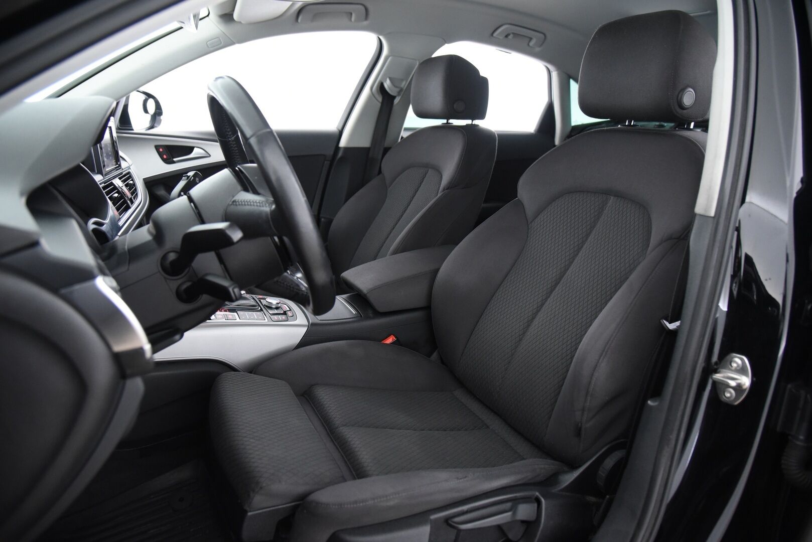 Audi A6 2014 Sedan Business 2,0 TDI 130 kW multitronic - Webasto | Sporttipenkit | Vakkari | P-Tutkat | Xenon