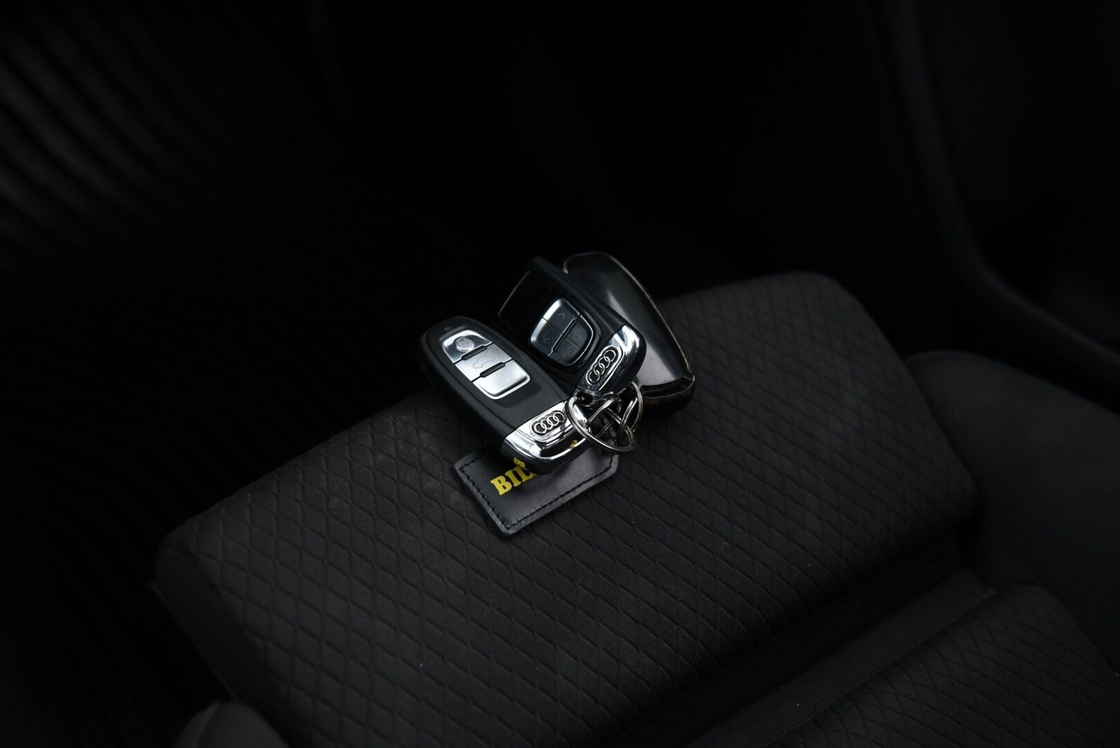Audi A6 2014 Sedan Business 2,0 TDI 130 kW multitronic - Webasto | Sporttipenkit | Vakkari | P-Tutkat | Xenon