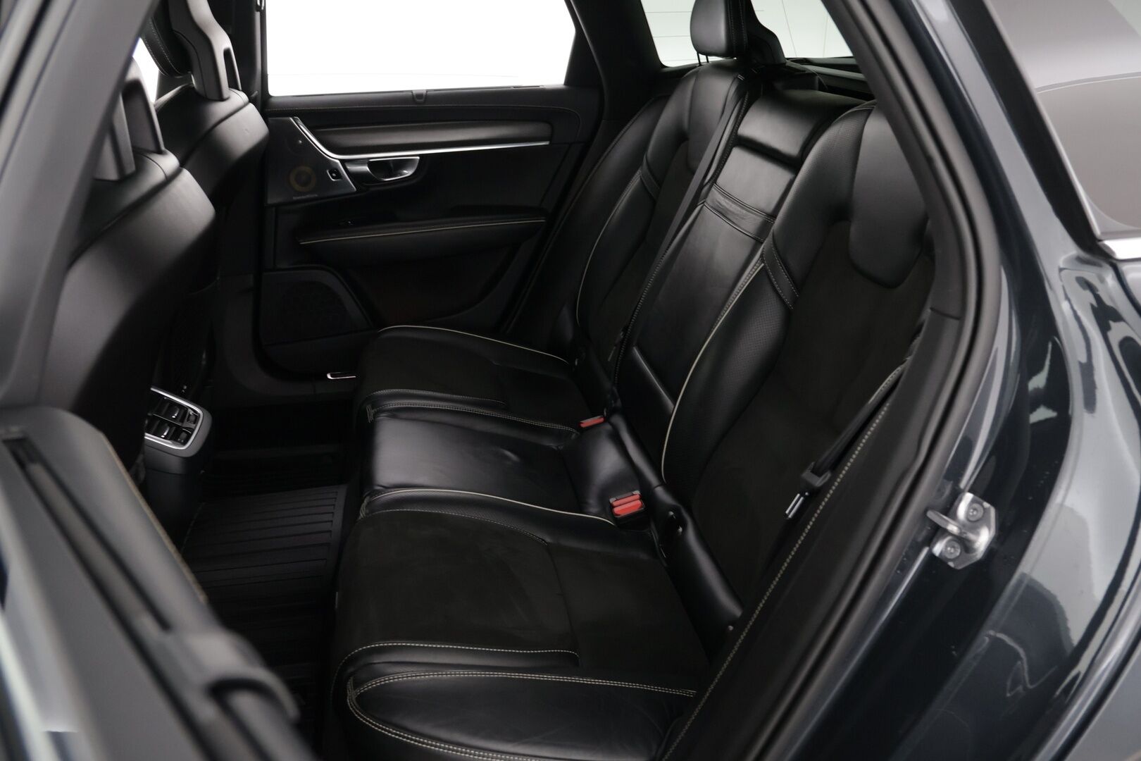 Volvo V90 2018 D5 AWD Business R-Design aut *EI ADBLUE / Webasto / Bowers & Wilkins / Panorama / Muistipenkit / Keyless / 360 kamera / HUD / Koukku / Blis* - *EI ADBLUE / NELIVETO / D5 / R-Design*