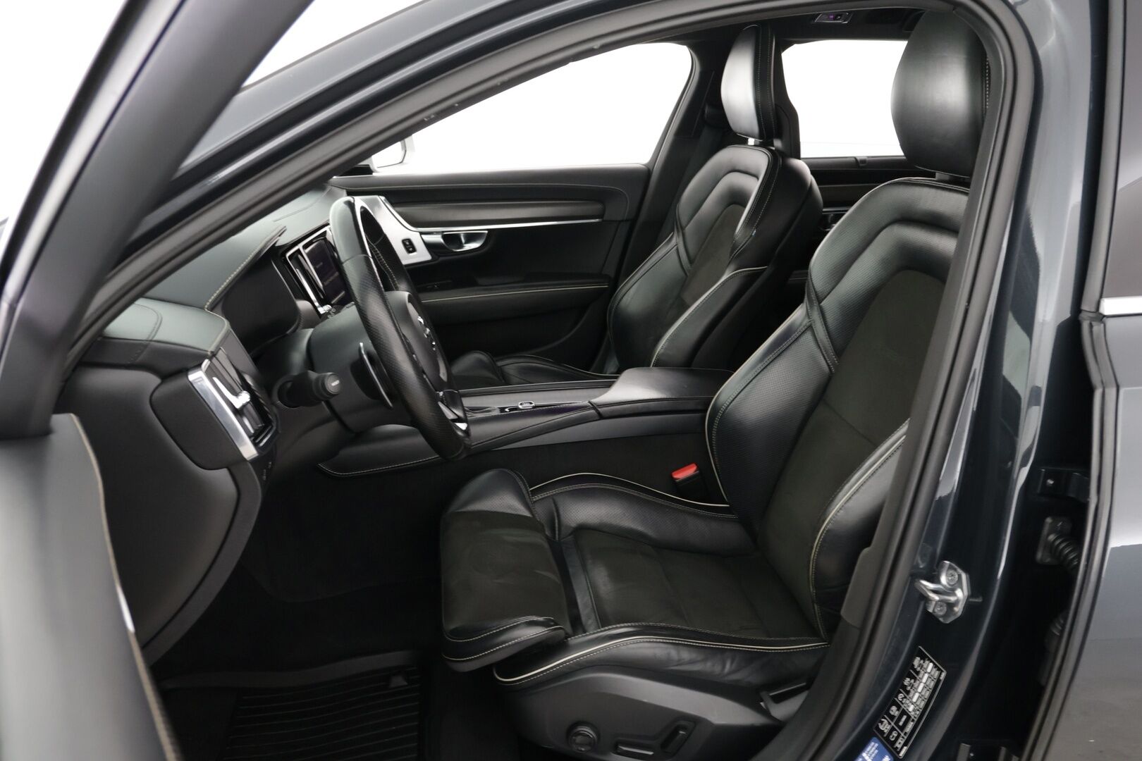 Volvo V90 2018 D5 AWD Business R-Design aut *EI ADBLUE / Webasto / Bowers & Wilkins / Panorama / Muistipenkit / Keyless / 360 kamera / HUD / Koukku / Blis* - *EI ADBLUE / NELIVETO / D5 / R-Design*