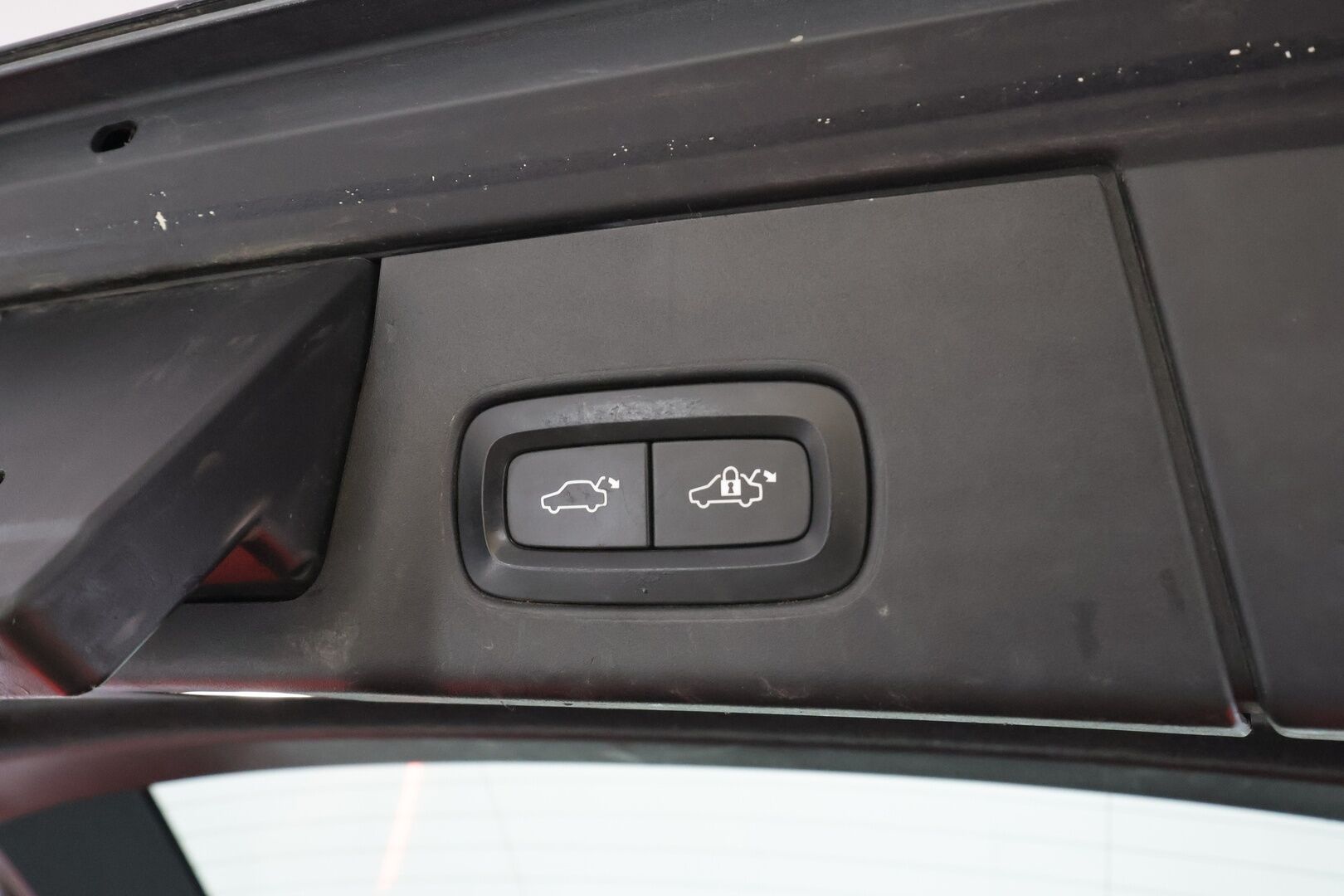 Volvo V90 Cross Country 2018 D4 AWD Pro aut * ACC / P.kamera / Full LED / Koukku / Webasto / Muistipenkit hieronnalla / Navi / KeylessGo / BLIS * - *Hierovat Ilmastoidut ruskeat nahat / Suomi-auto / Kahdet renkaat aluvanteilla* - HULLUT AVAJAISHULINAT KORKOTARJOUS 3,29 %