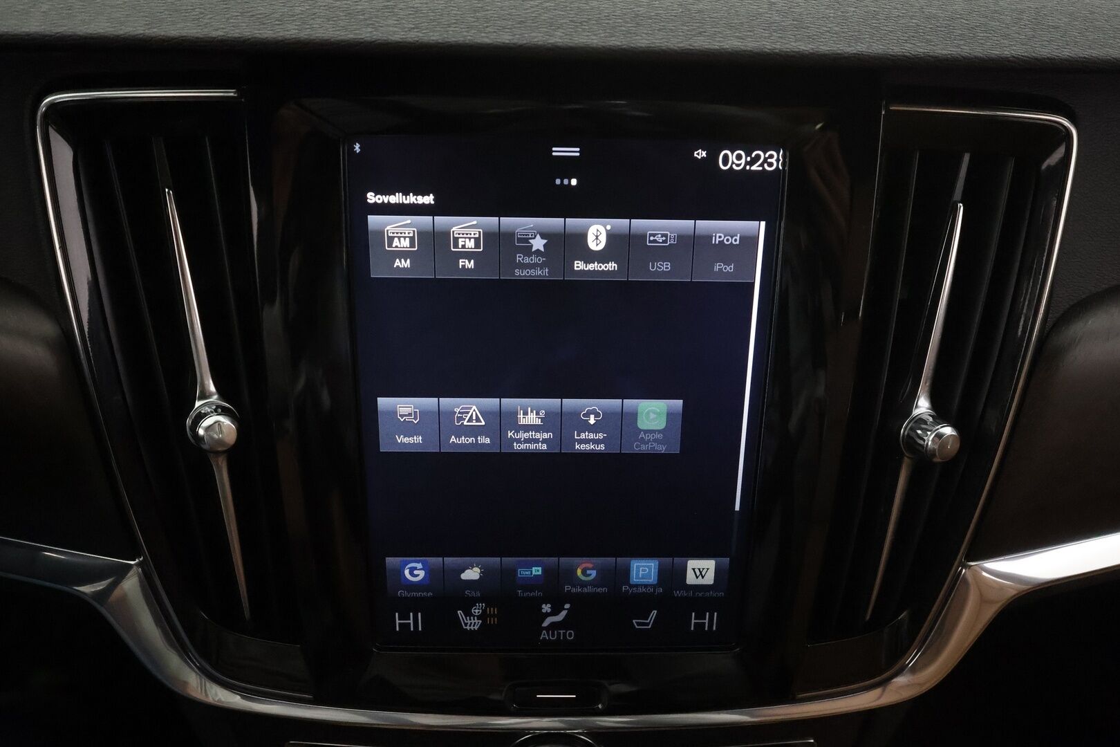 Volvo V90 Cross Country 2018 D4 AWD Pro aut * ACC / P.kamera / Full LED / Koukku / Webasto / Muistipenkit hieronnalla / Navi / KeylessGo / BLIS * - *Hierovat Ilmastoidut ruskeat nahat / Suomi-auto / Kahdet renkaat aluvanteilla* - HULLUT AVAJAISHULINAT KORKOTARJOUS 3,29 %